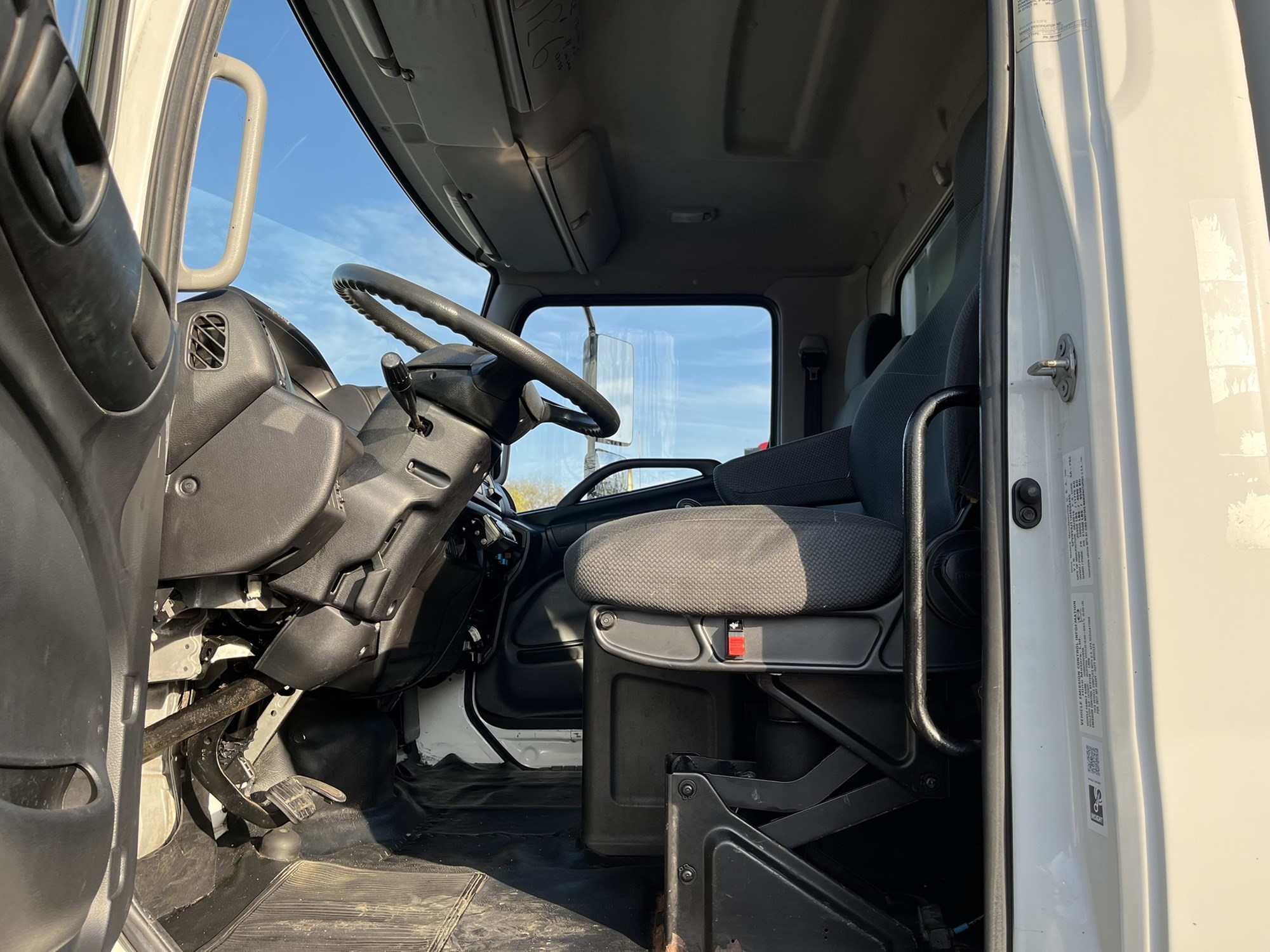 2017 Hino HINO 268 1057107-11 2017 Hino HINO 268 1057107-11