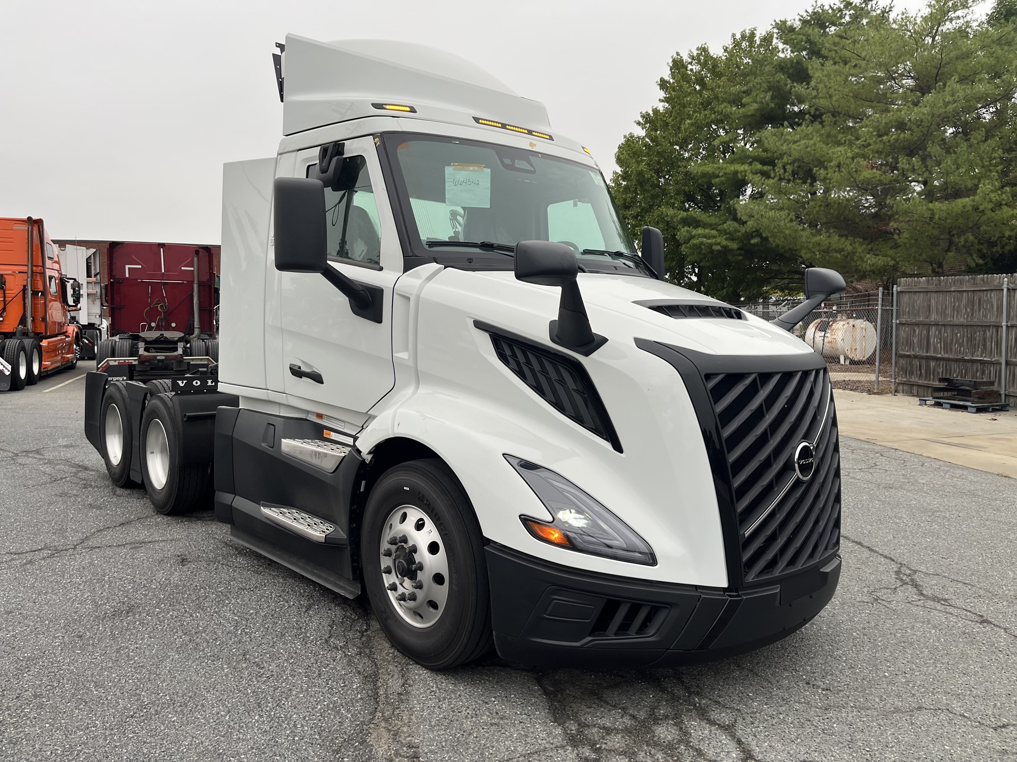 2025 VOLVO NEW VNL64T300 - Bergey's Truck Centers: Medium & Heavy