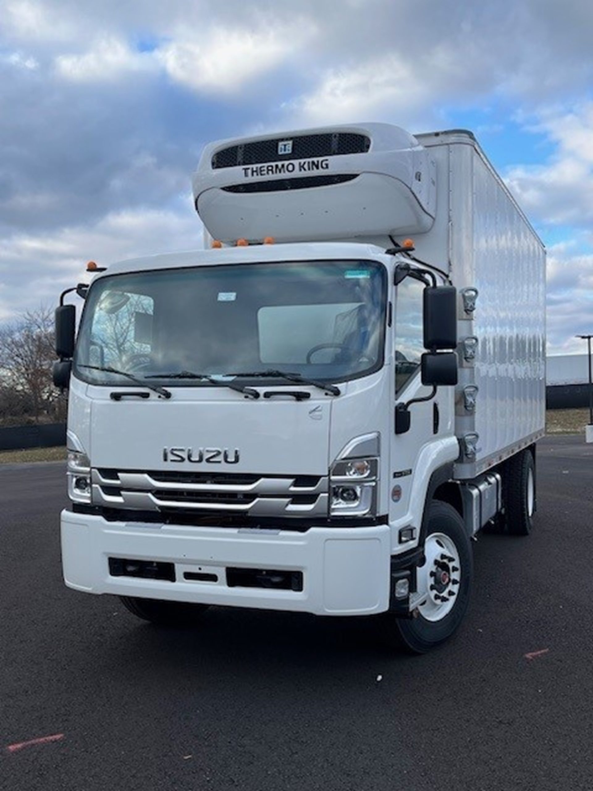 2025 ISUZU FTR - image 1 of 6