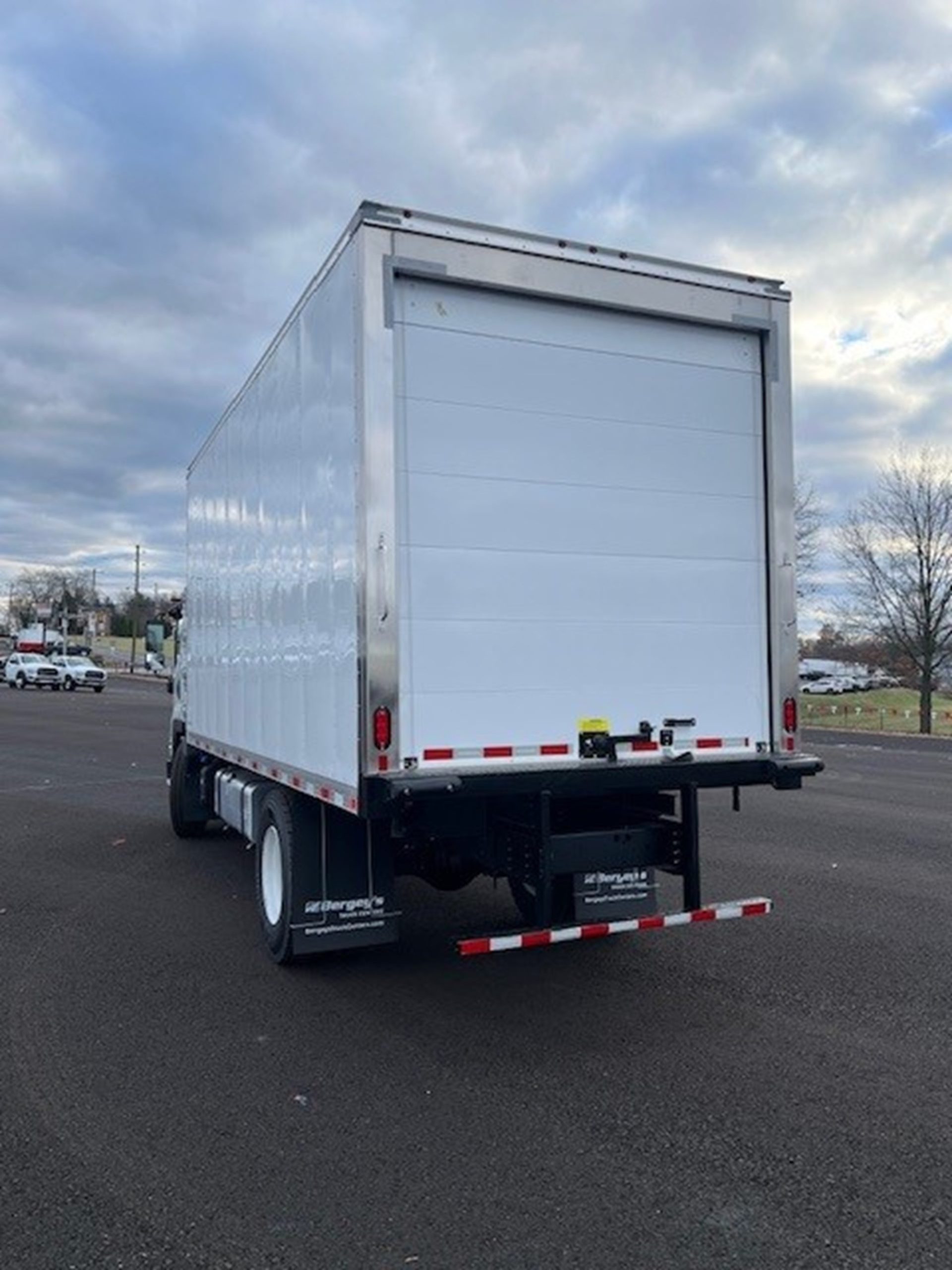 2025 ISUZU FTR - image 3 of 6