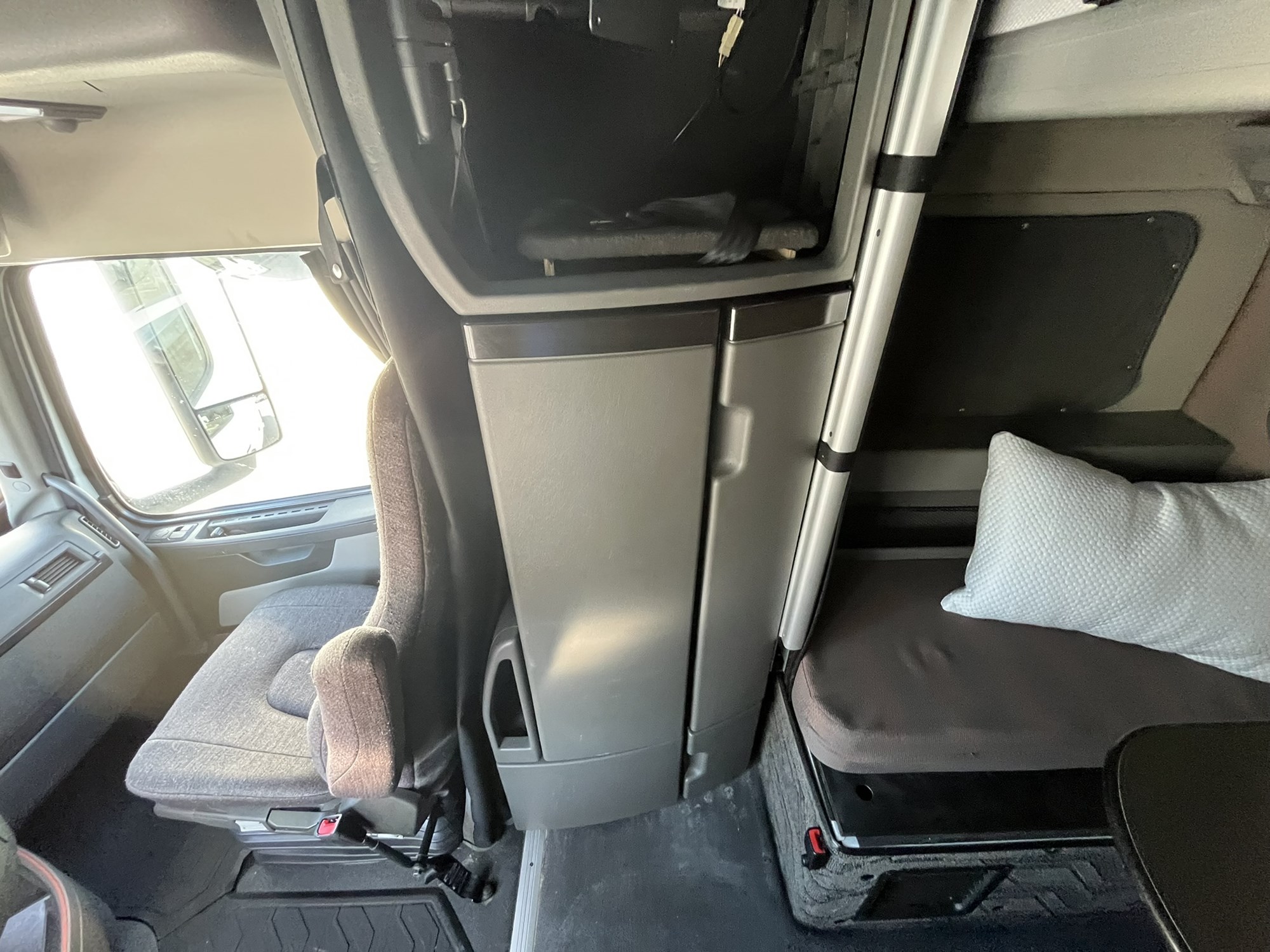 2024 Volvo VNL 860 1063746-13 2024 Volvo VNL 860 1063746-13