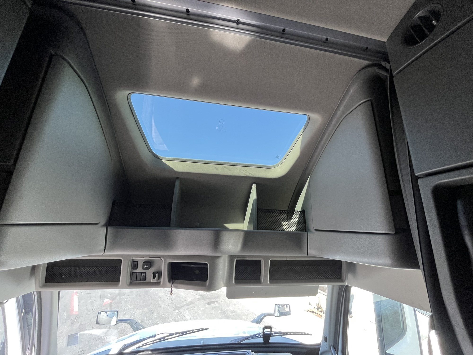 2024 Volvo VNL 860 1063746-14 2024 Volvo VNL 860 1063746-14