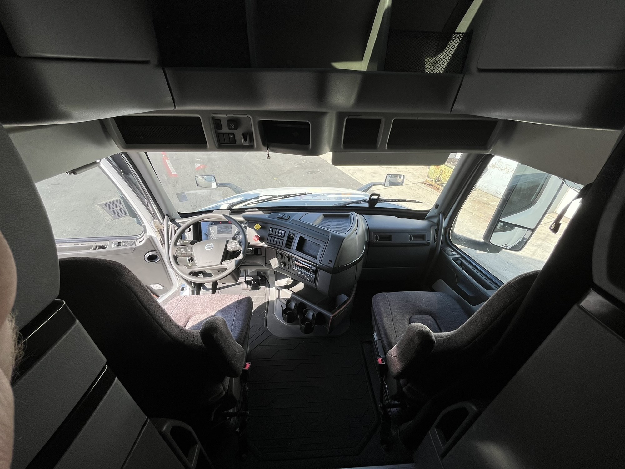2024 Volvo VNL 860 1063746-15 2024 Volvo VNL 860 1063746-15