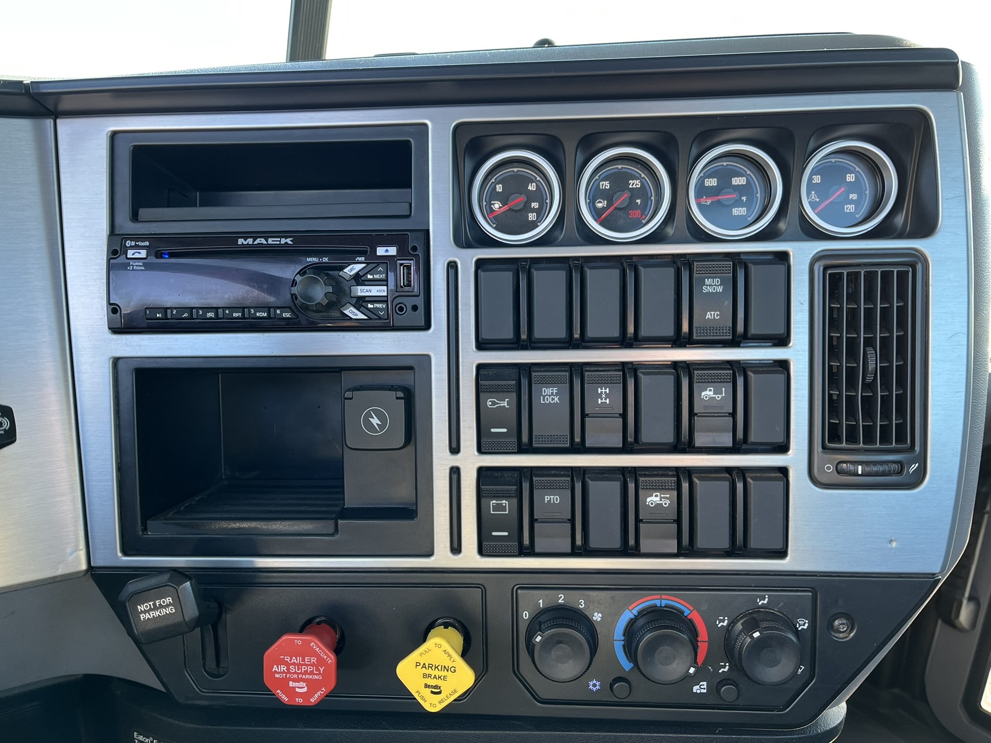 2019 MACK PINNACLE 1000576-11 2019 MACK PINNACLE 1000576-11