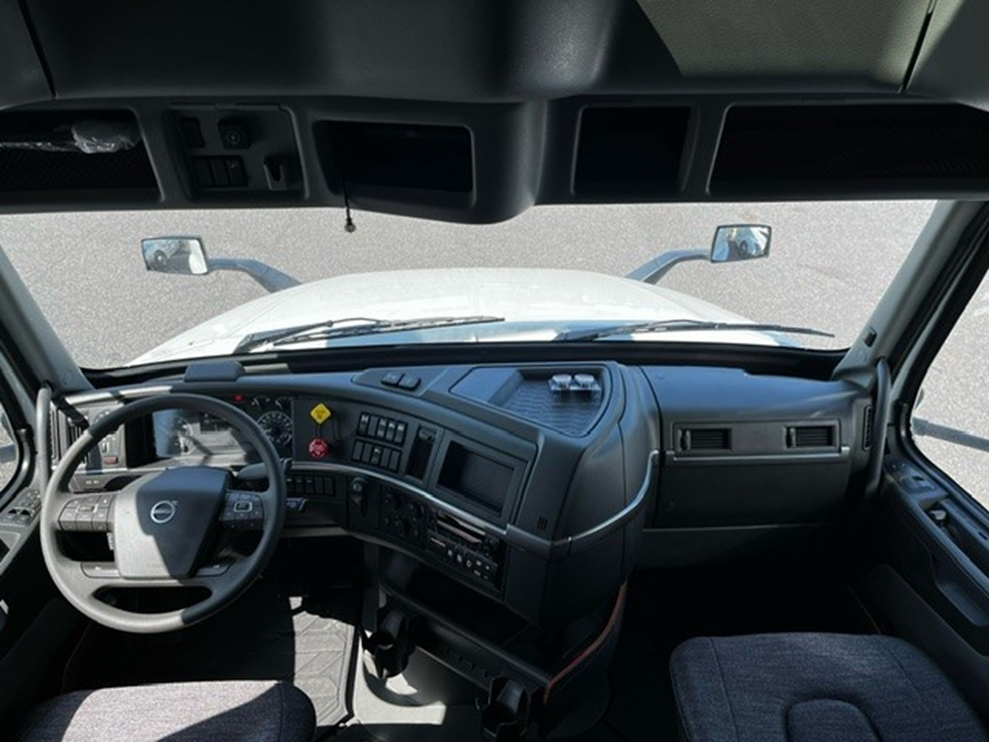 2025 VOLVO VNL64T860 1002510-03 2025 VOLVO VNL64T860 1002510-03