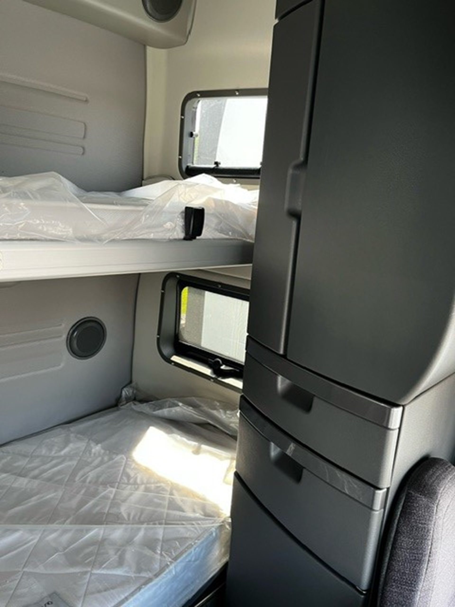 2025 VOLVO VNL64T860 1002510-04 2025 VOLVO VNL64T860 1002510-04