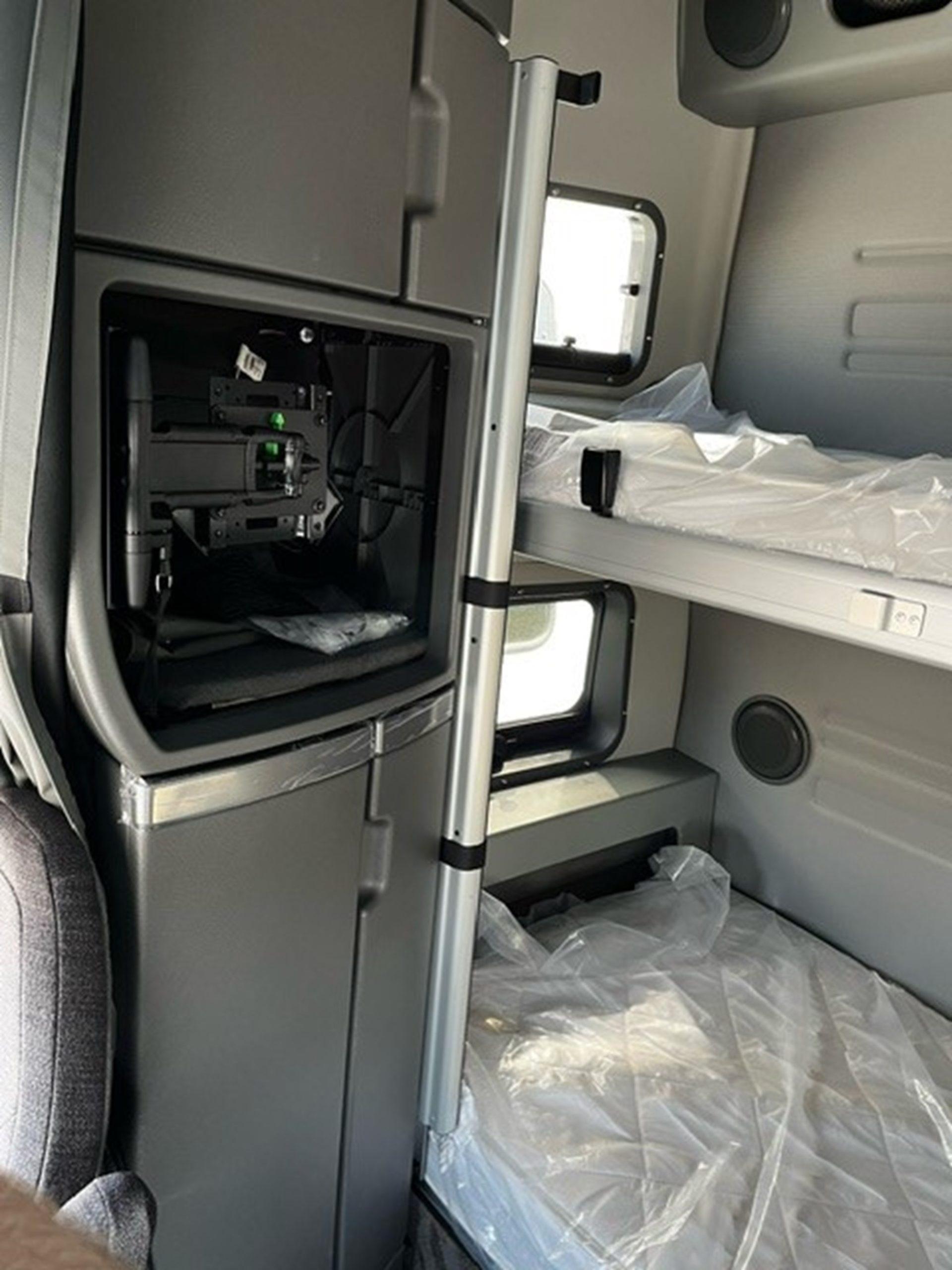 2025 VOLVO VNL64T860 1002510-05 2025 VOLVO VNL64T860 1002510-05