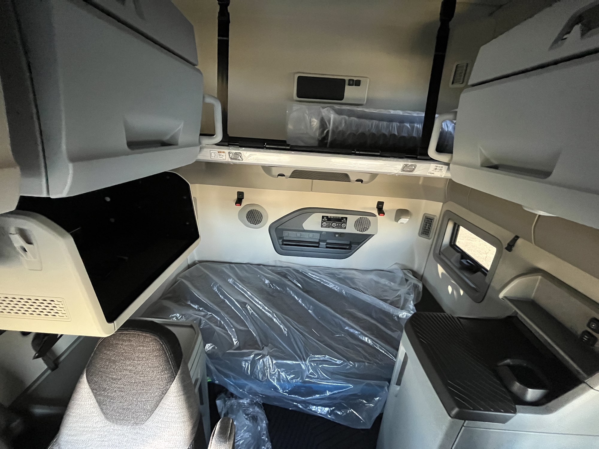 2025 VOLVO VNL64T 1065482-03 2025 VOLVO VNL64T 1065482-03