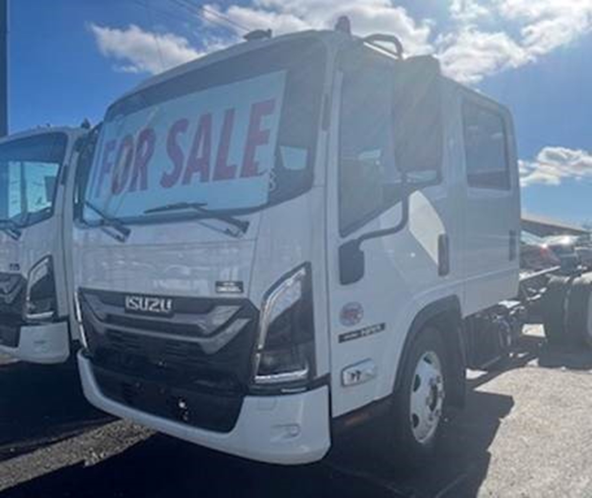 2025 ISUZU NRR - image 1 of 4