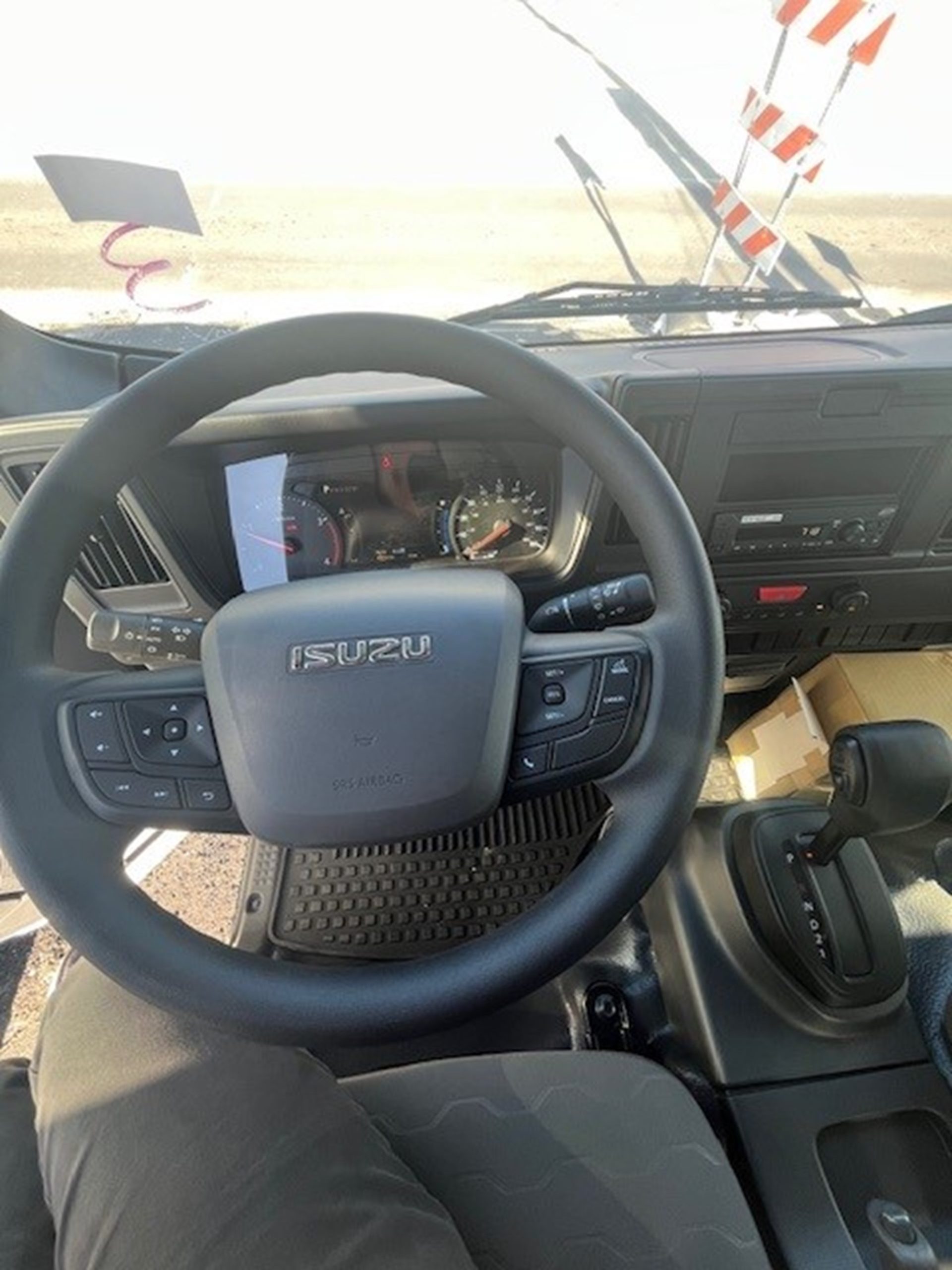 2025 ISUZU NRR - image 2 of 4