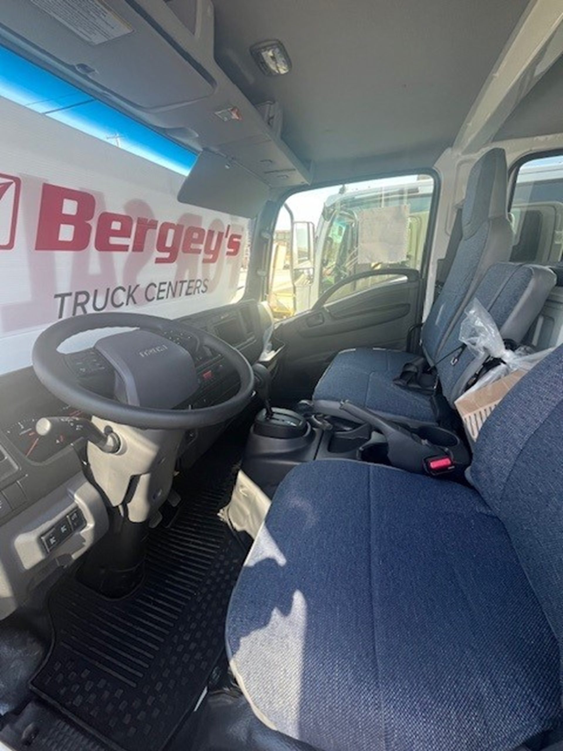 2025 ISUZU NRR - image 3 of 4