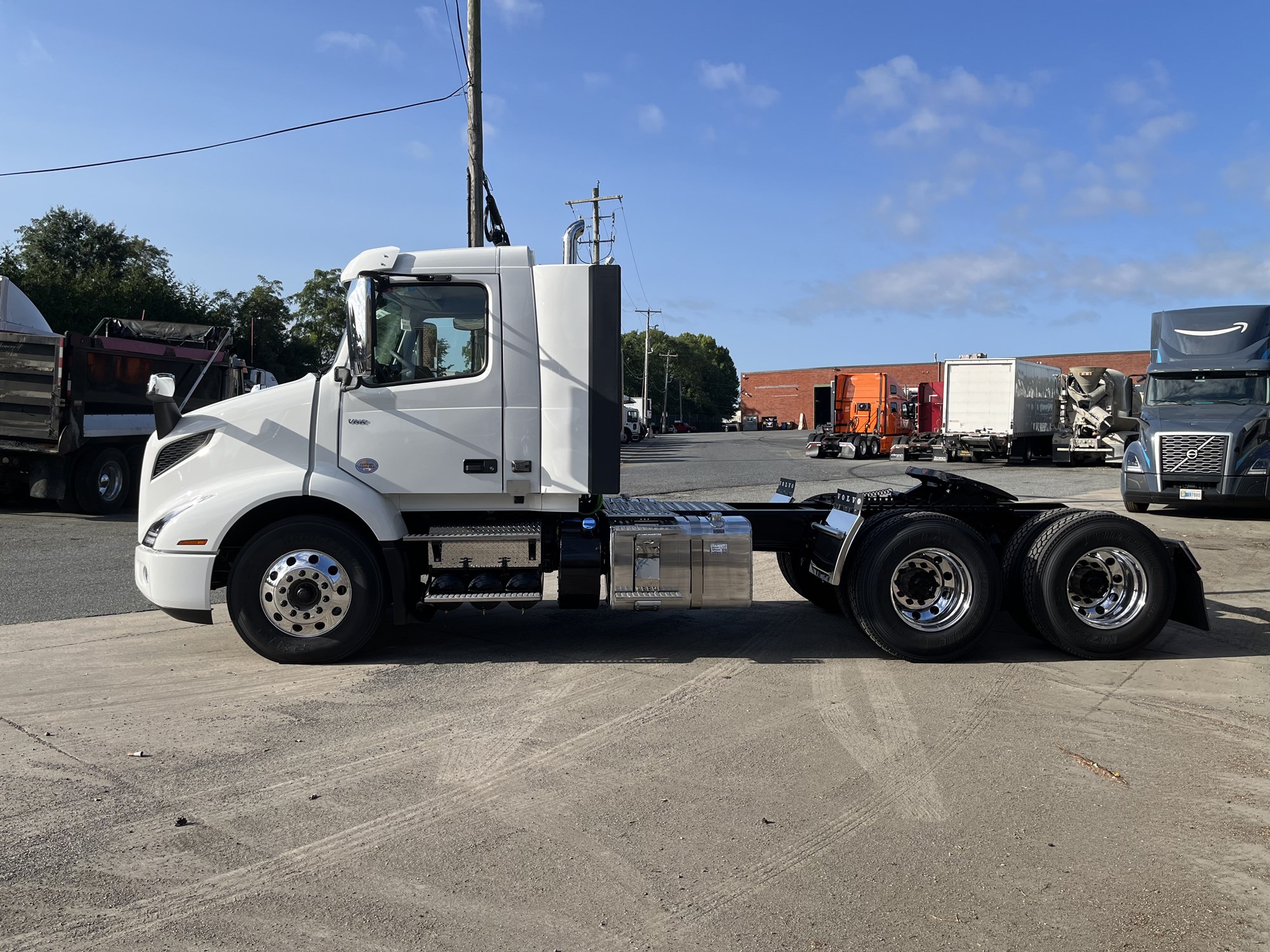 2025 Volvo VNR64T300 1054689-06 2025 Volvo VNR64T300 1054689-06