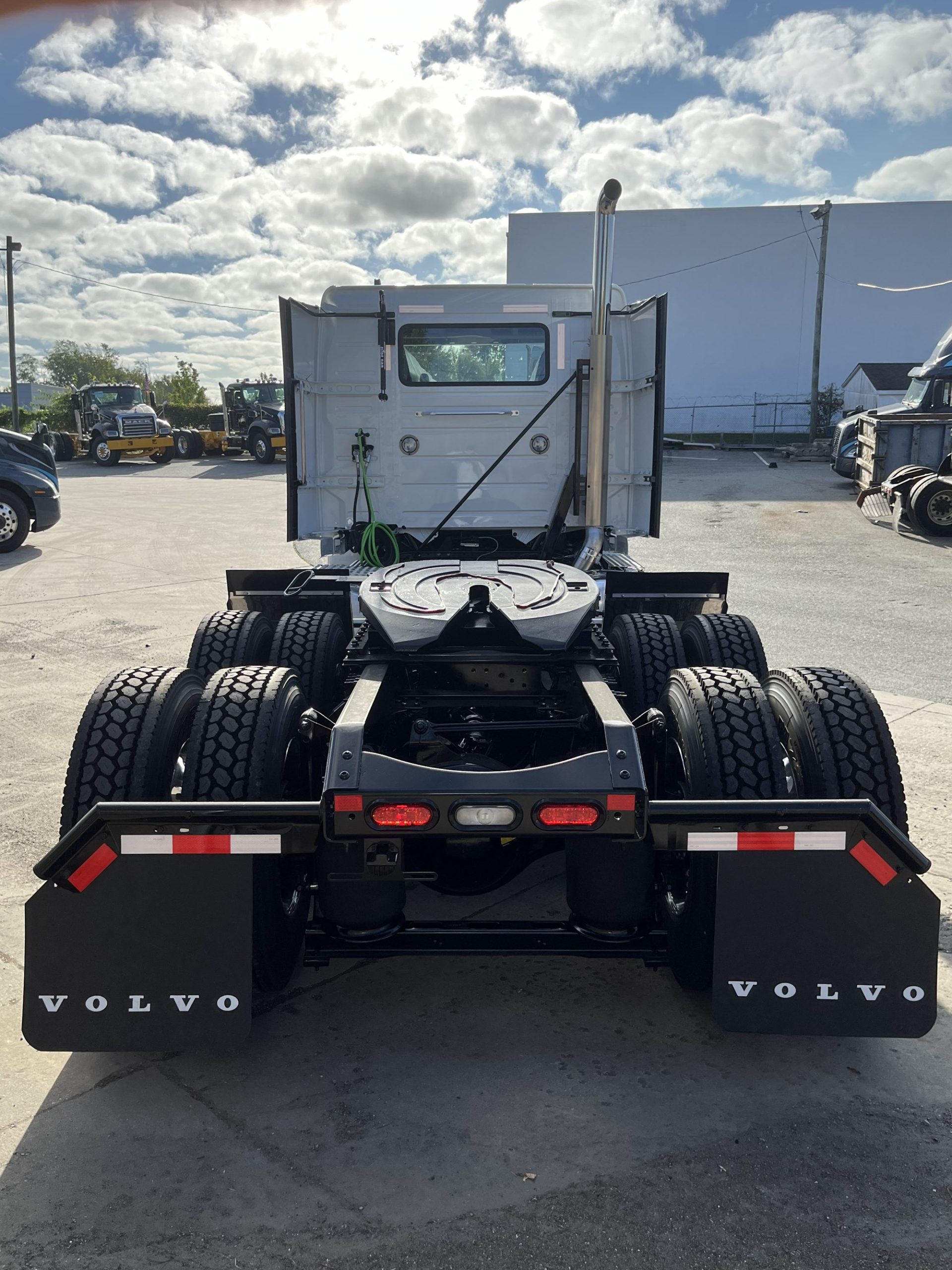 2025 Volvo VNR64T300 1054689-07 2025 Volvo VNR64T300 1054689-07