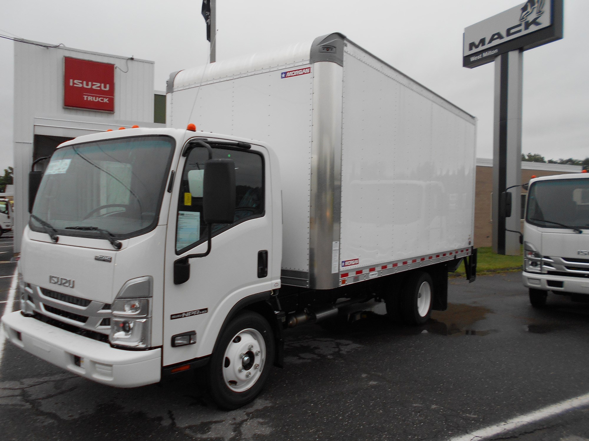 2024 Isuzu NPR HD GAS - image 2 of 3