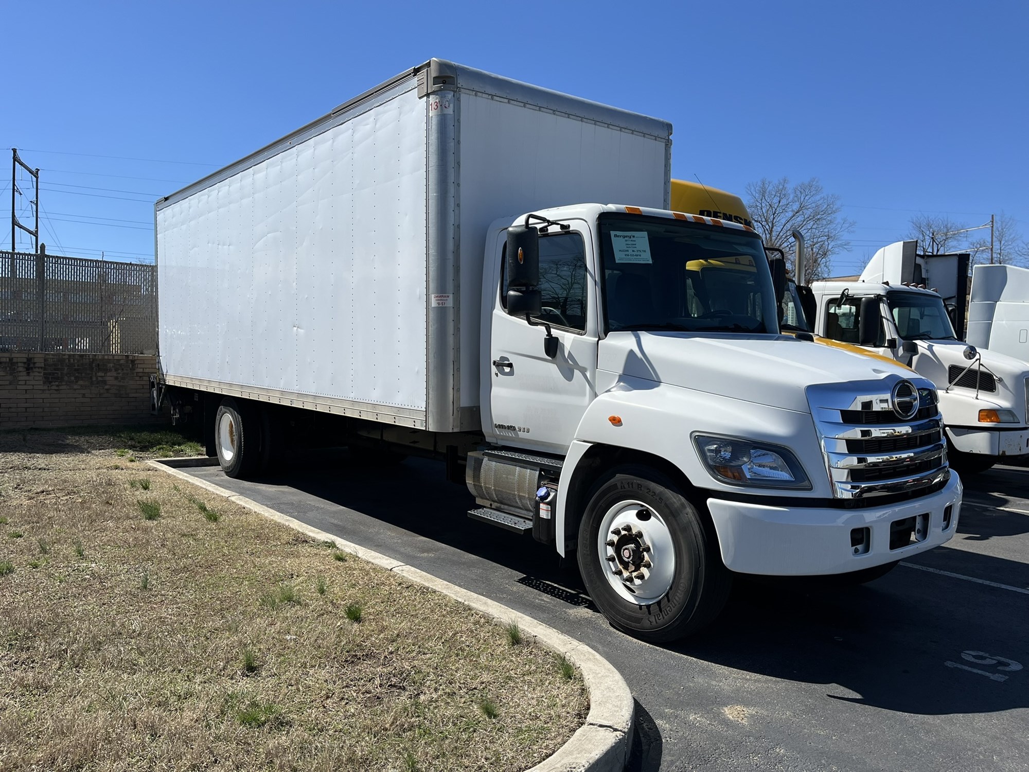 2017 HINO 268A 1001761-02 2017 HINO 268A 1001761-02