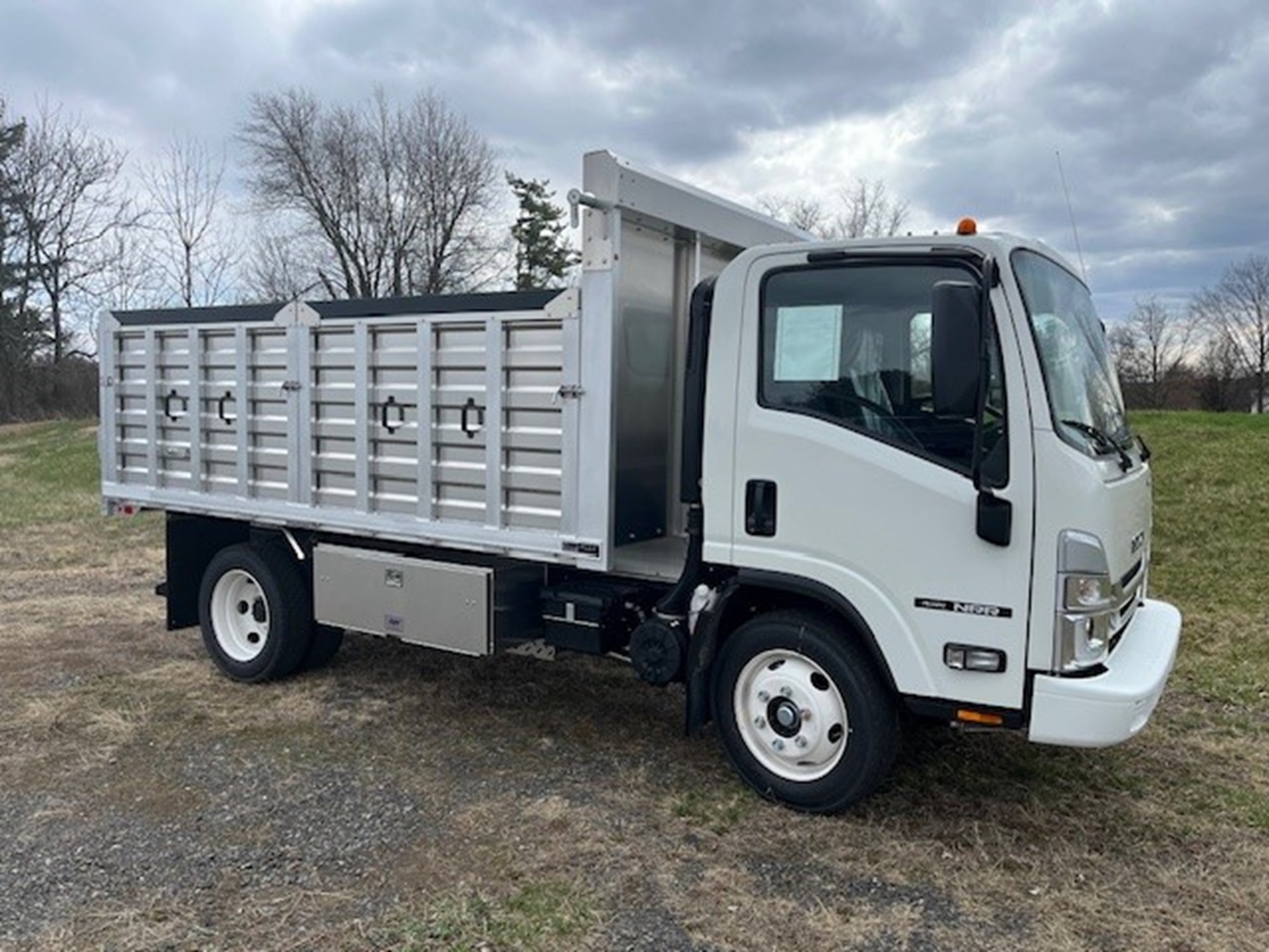 2025 ISUZU NRR GAS - image 1 of 6