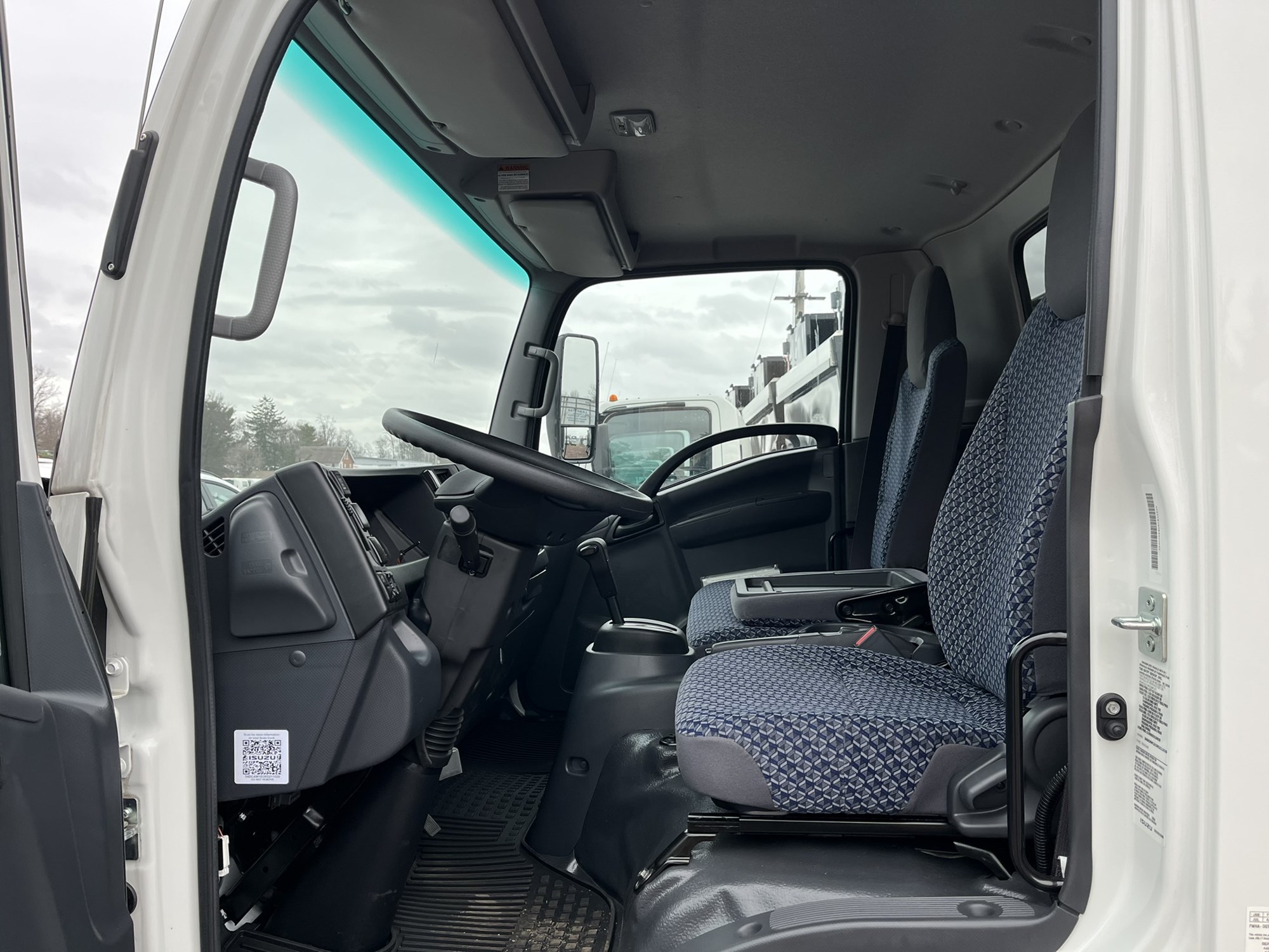 2024 ISUZU NPR HD 1003118-05 2024 ISUZU NPR HD 1003118-05