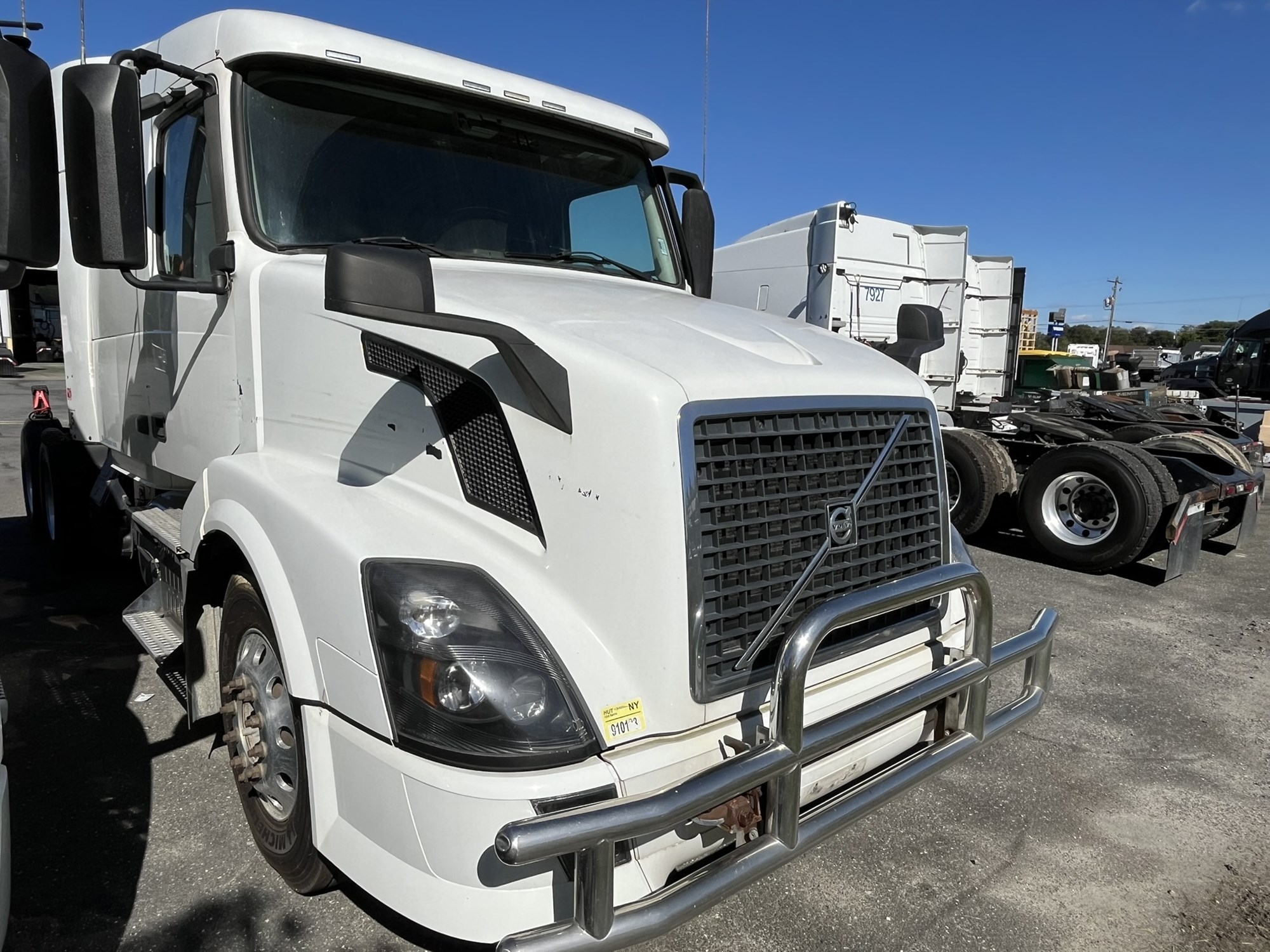 2013 VOLVO VN 1104347-02 2013 VOLVO VN 1104347-02