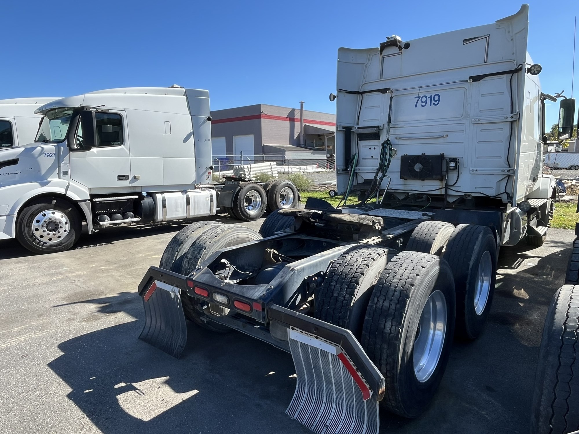 2013 VOLVO VN 1104347-03 2013 VOLVO VN 1104347-03