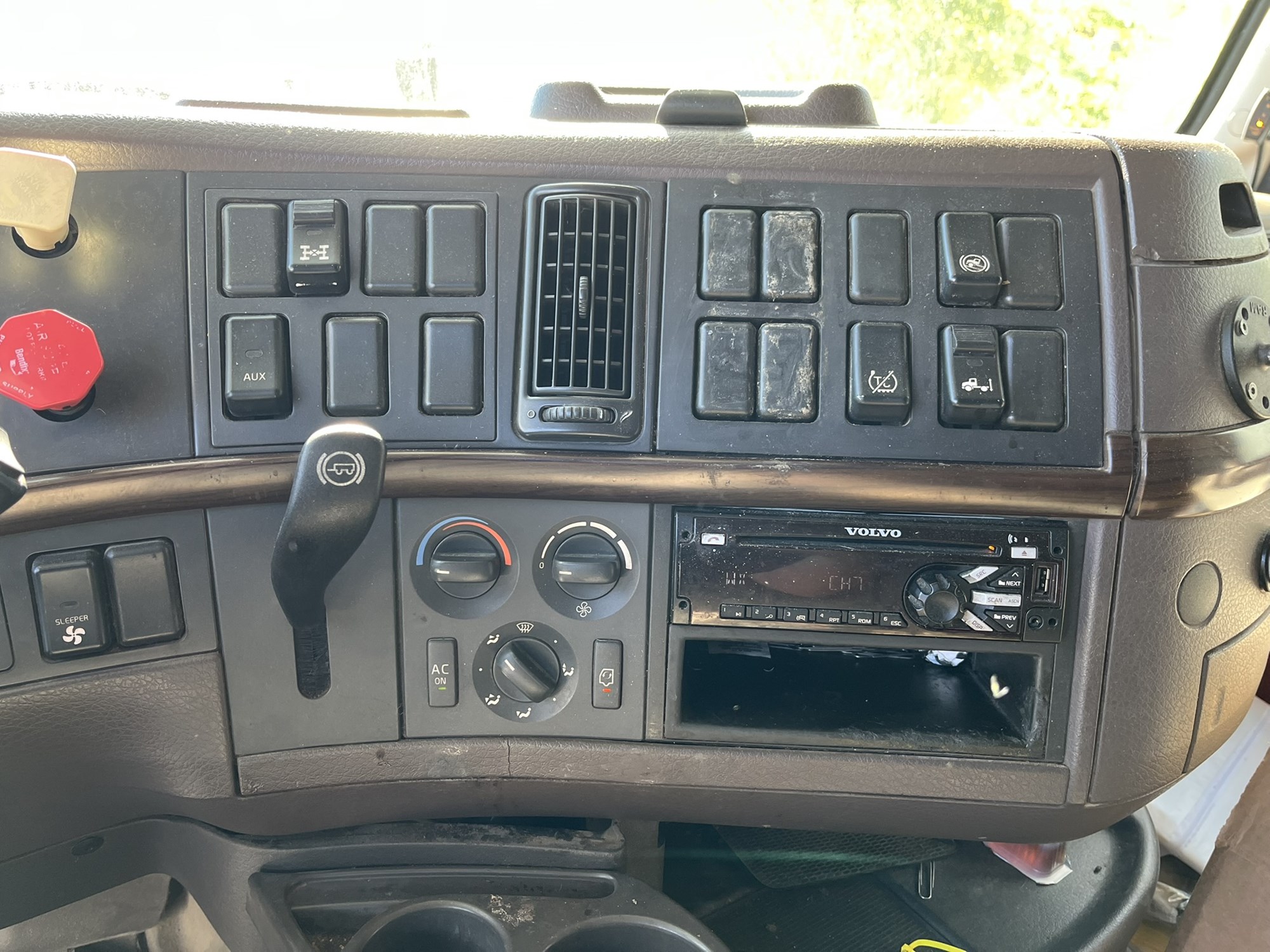 2013 VOLVO VN 1104347-06 2013 VOLVO VN 1104347-06