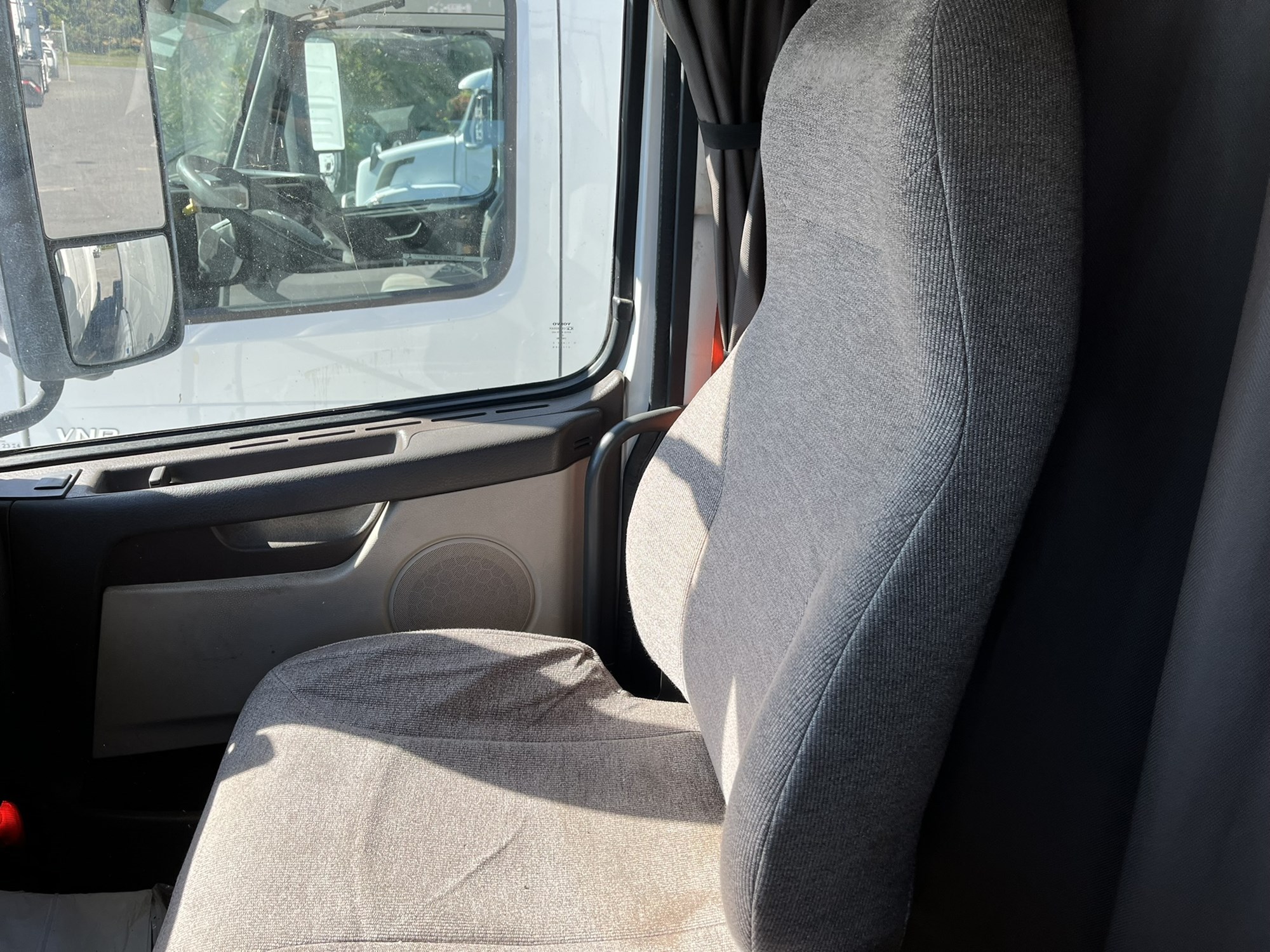 2013 VOLVO VN 1104347-08 2013 VOLVO VN 1104347-08