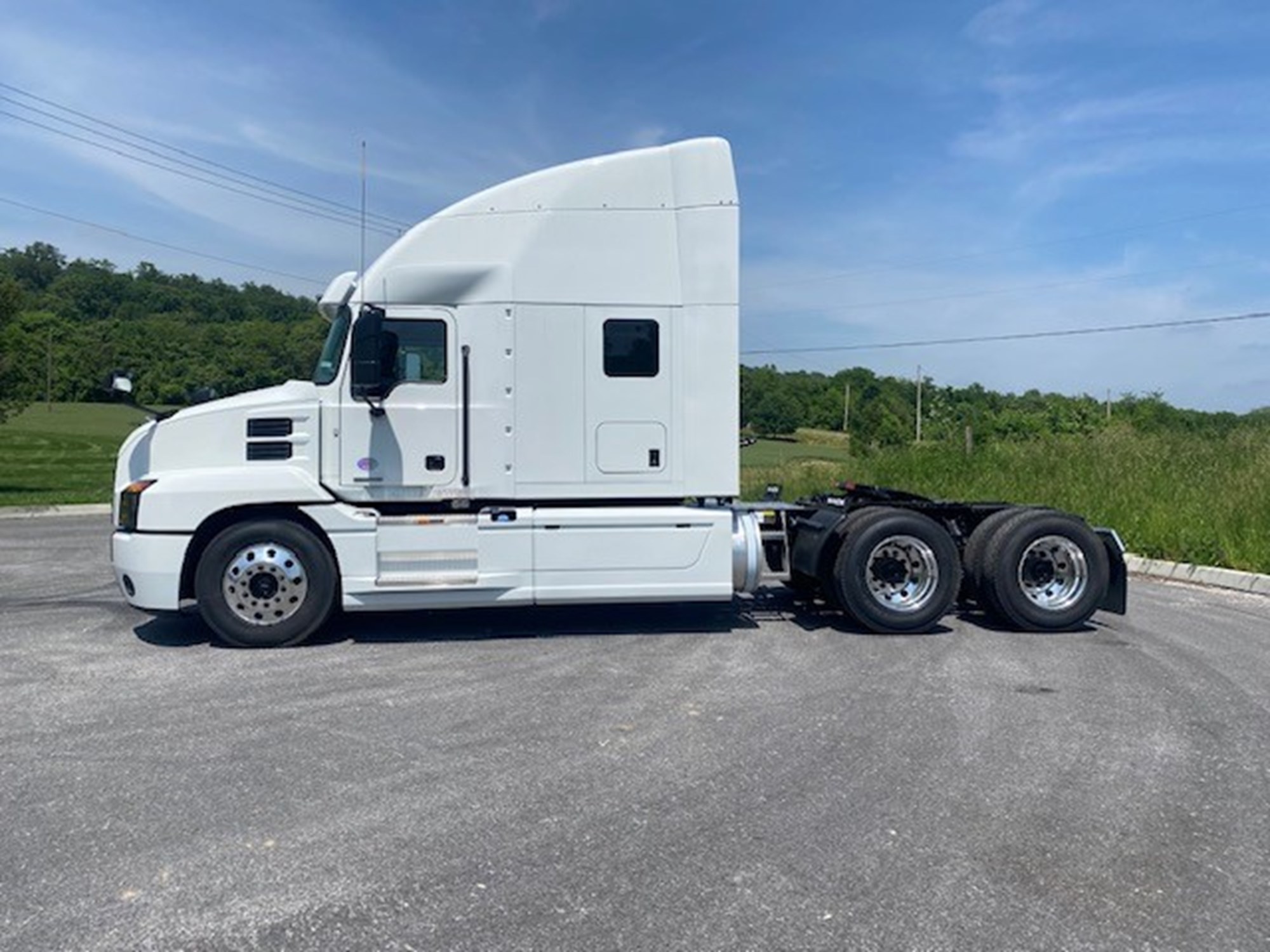 2025 MACK AN64T SLEEPER 1002225-02 2025 MACK AN64T SLEEPER 1002225-02