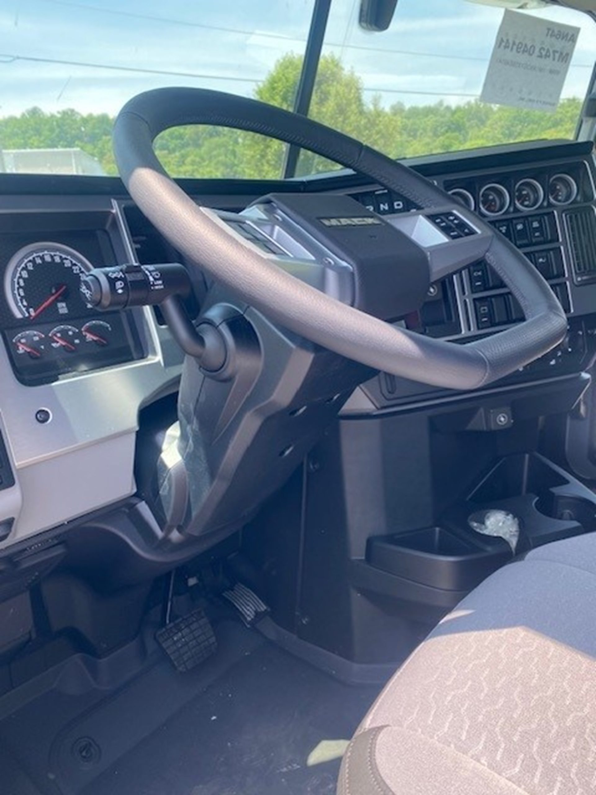 2025 MACK AN64T SLEEPER 1002225-06 2025 MACK AN64T SLEEPER 1002225-06