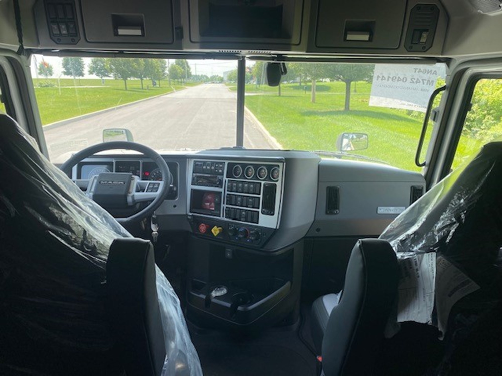 2025 MACK AN64T SLEEPER 1002225-09 2025 MACK AN64T SLEEPER 1002225-09