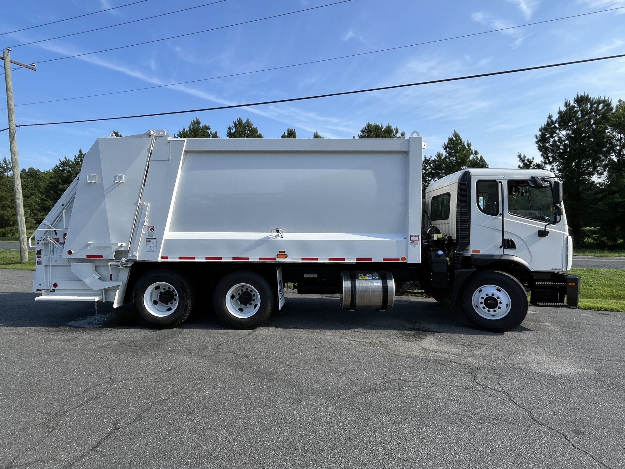 2025 Autocar ACMD64 - image 3 of 3