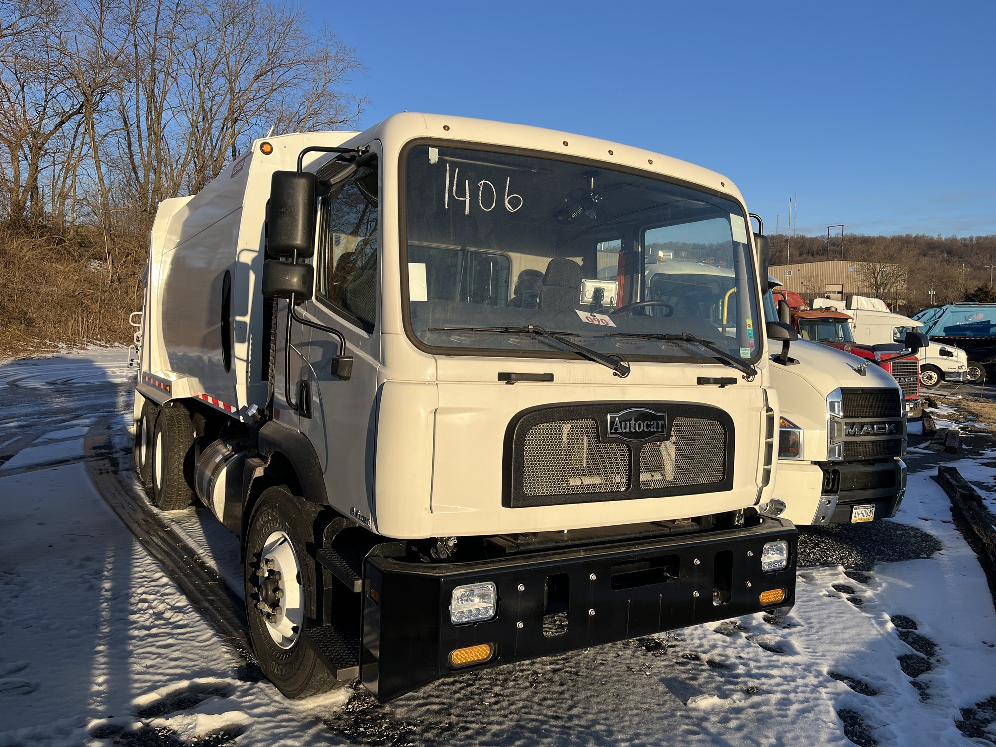 2025 Autocar ACMD64 - image 2 of 6