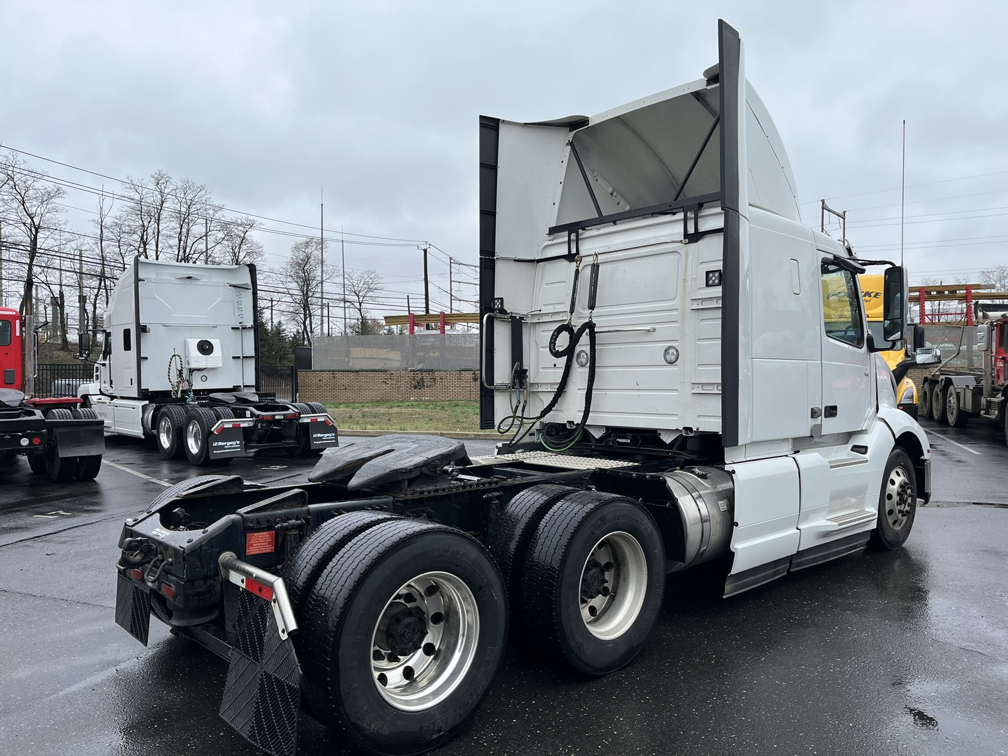 2021 VOLVO VN 1071822-03 2021 VOLVO VN 1071822-03