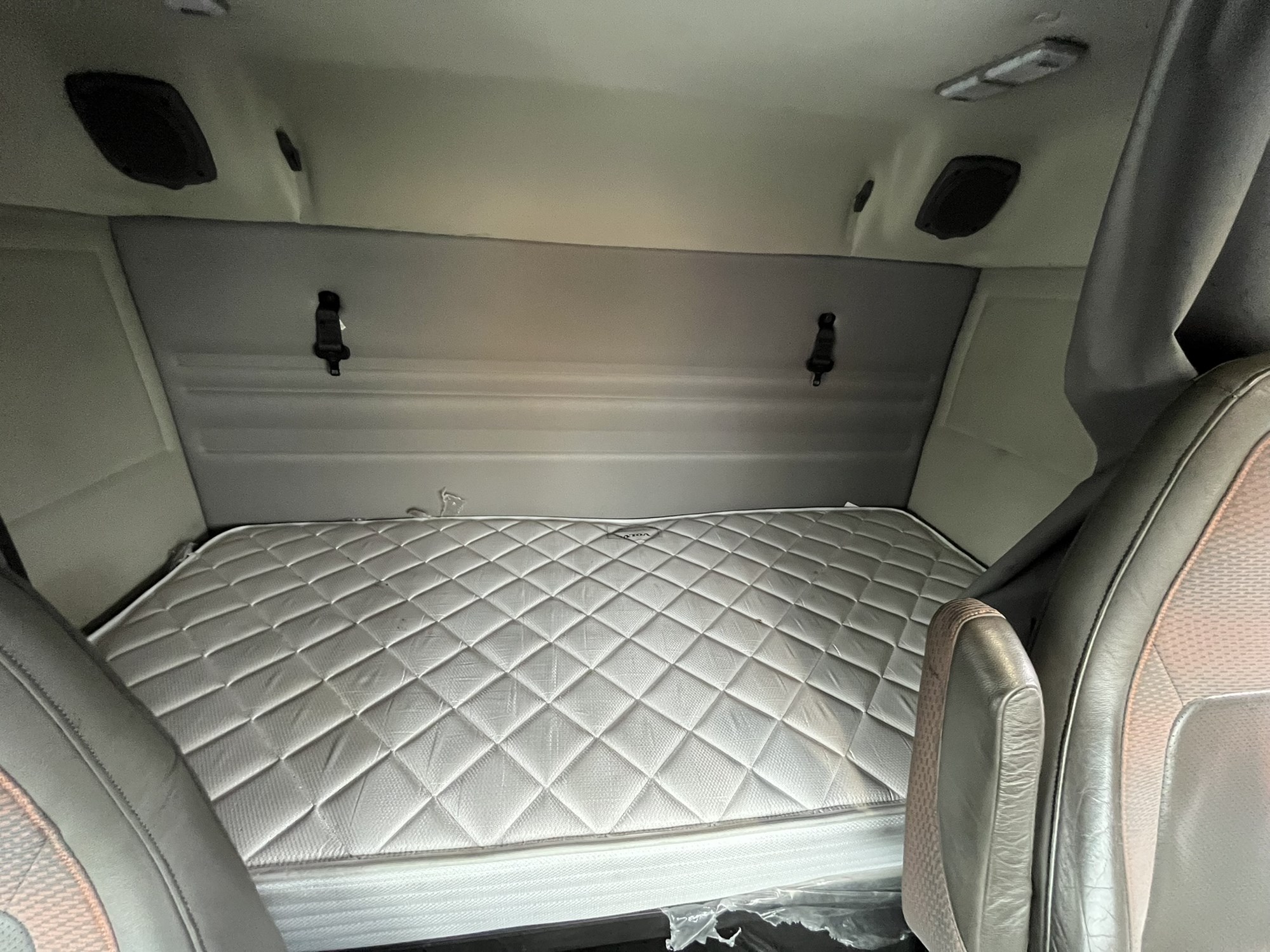 2021 VOLVO VN 1071822-08 2021 VOLVO VN 1071822-08