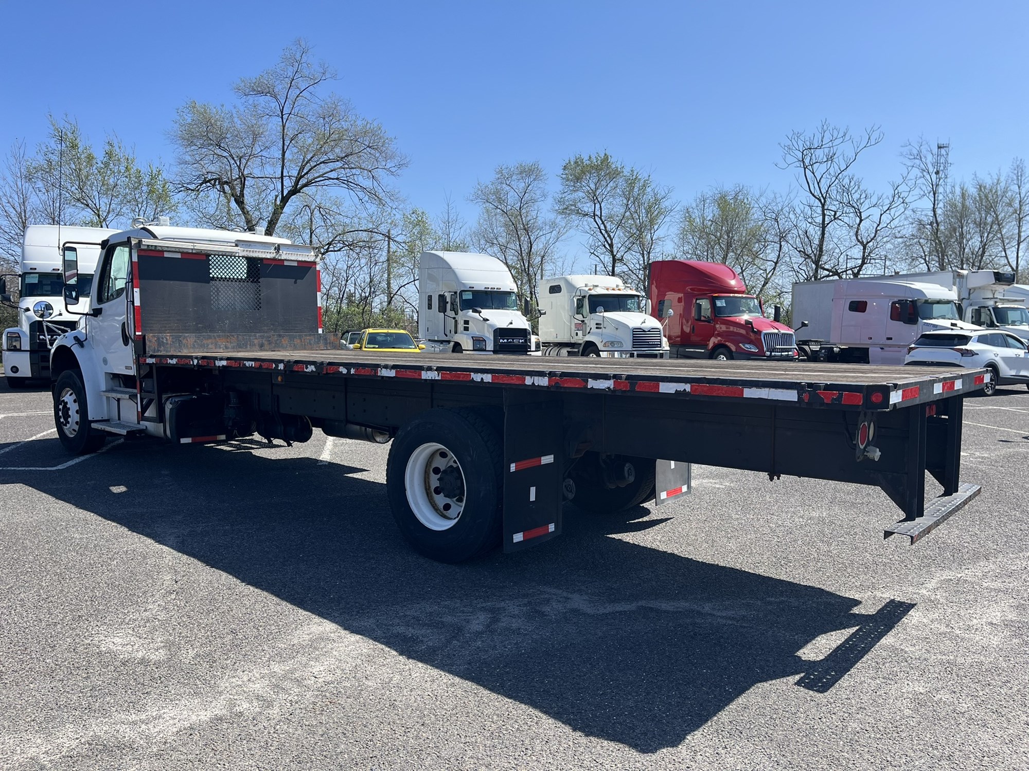 2012 Freightliner M2 1076154-09 2012 Freightliner M2 1076154-09