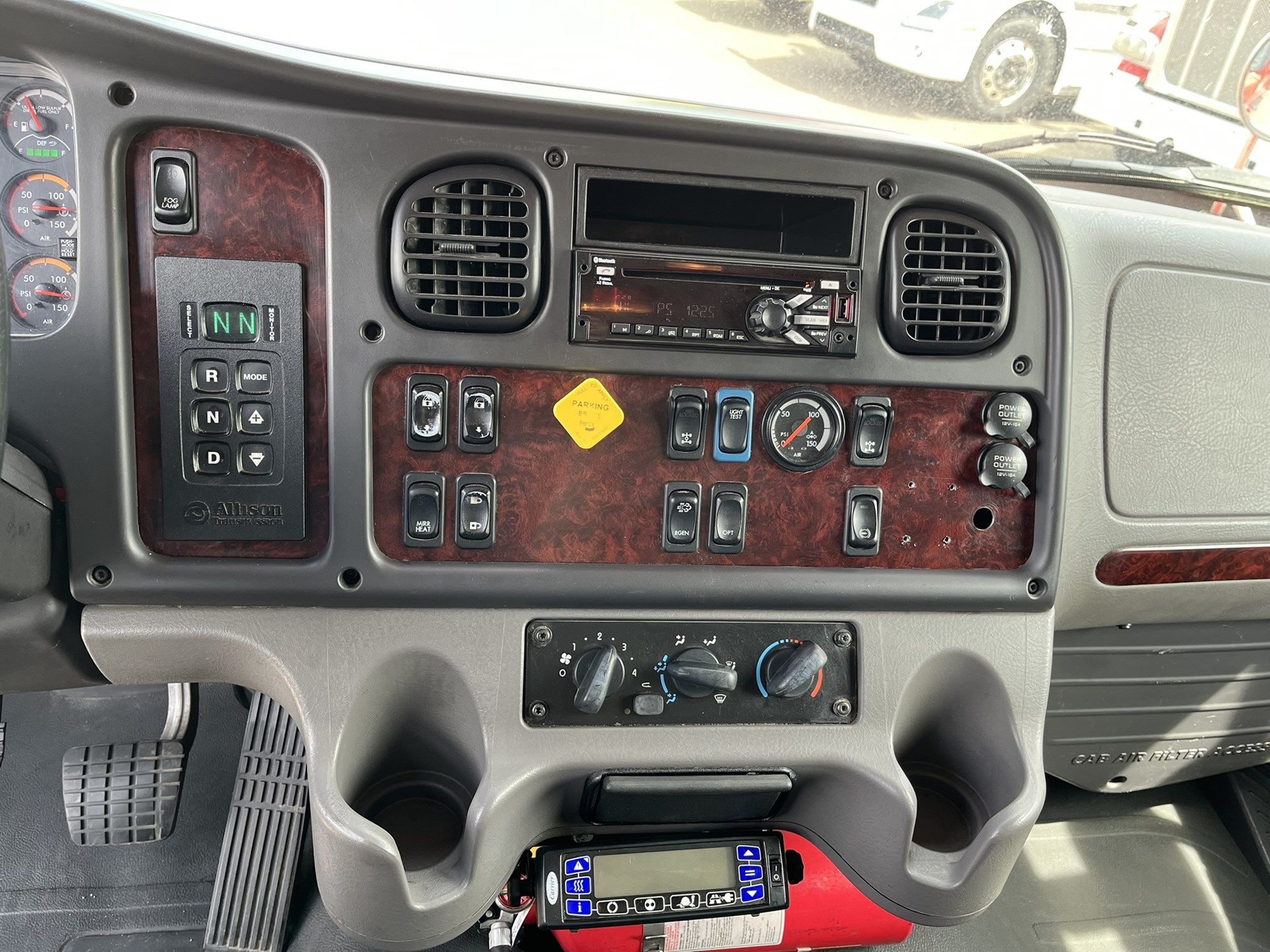 2018 FREIGHTLINER M2 1083812-09 2018 FREIGHTLINER M2 1083812-09