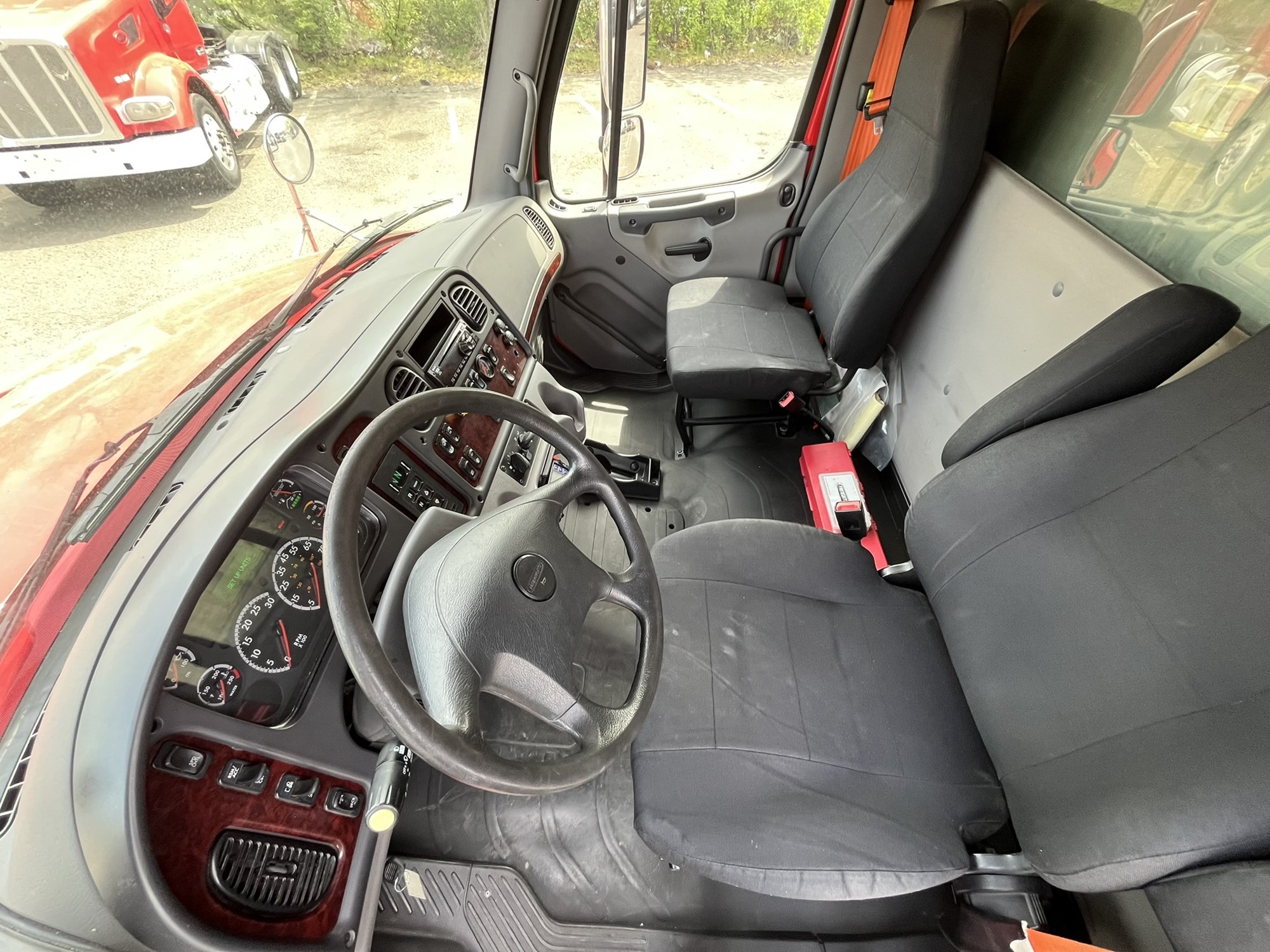 2018 FREIGHTLINER M2 1083812-10 2018 FREIGHTLINER M2 1083812-10