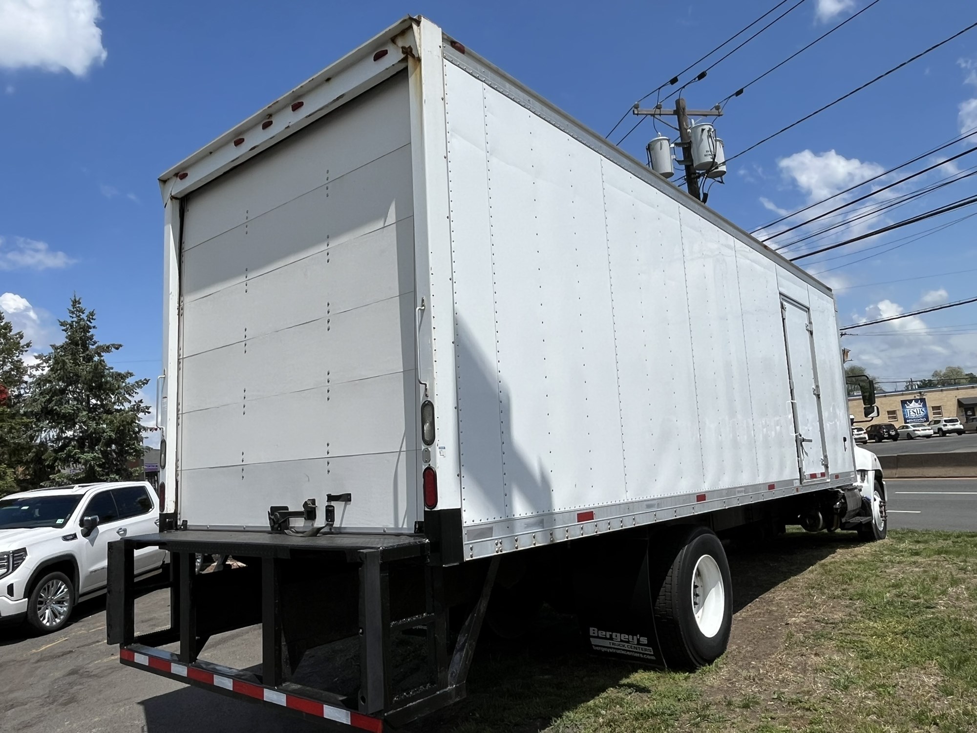 2019 HINO 338 - image 4 of 6