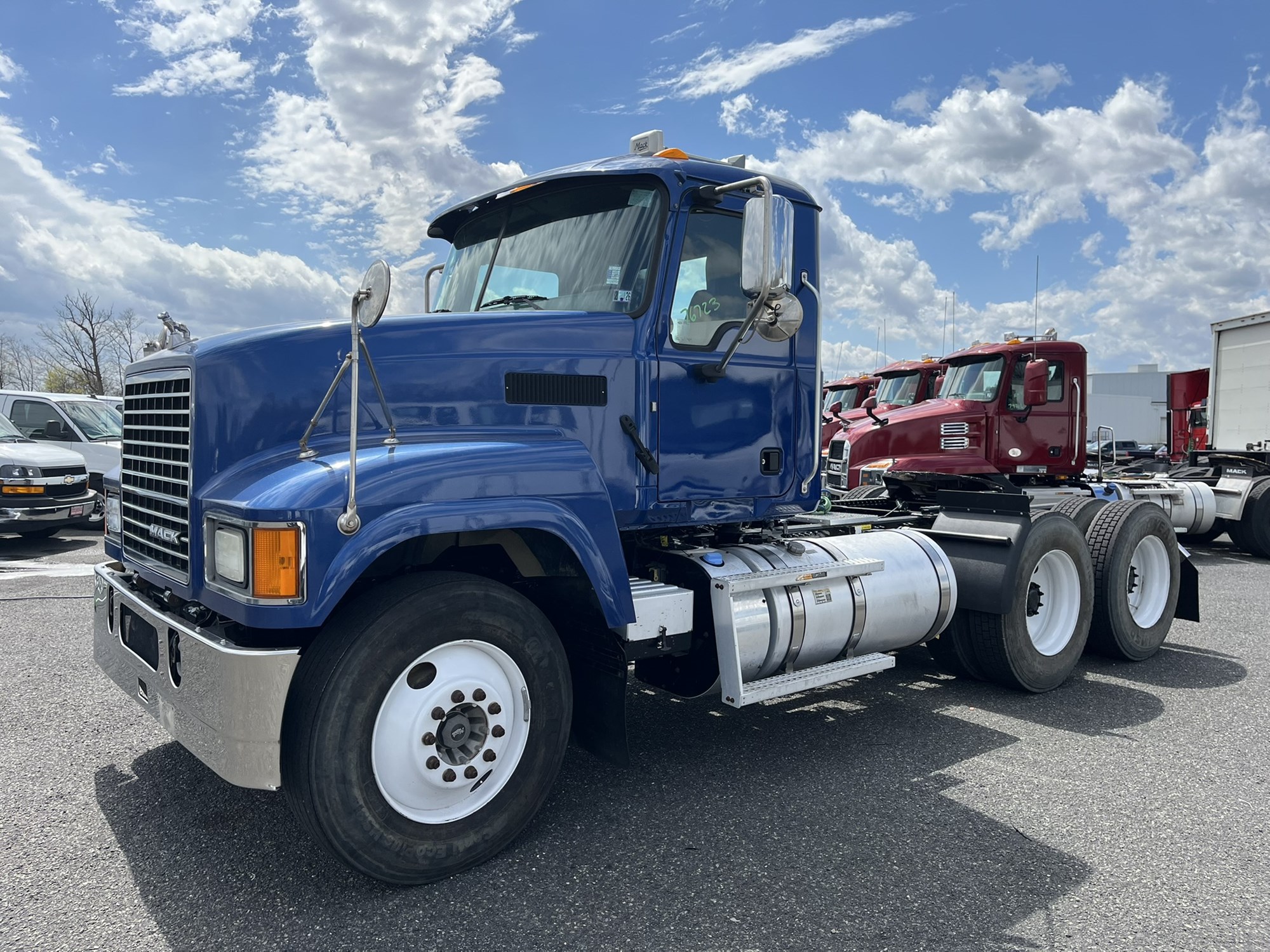 2017 MACK CHU613 - image 1 of 6