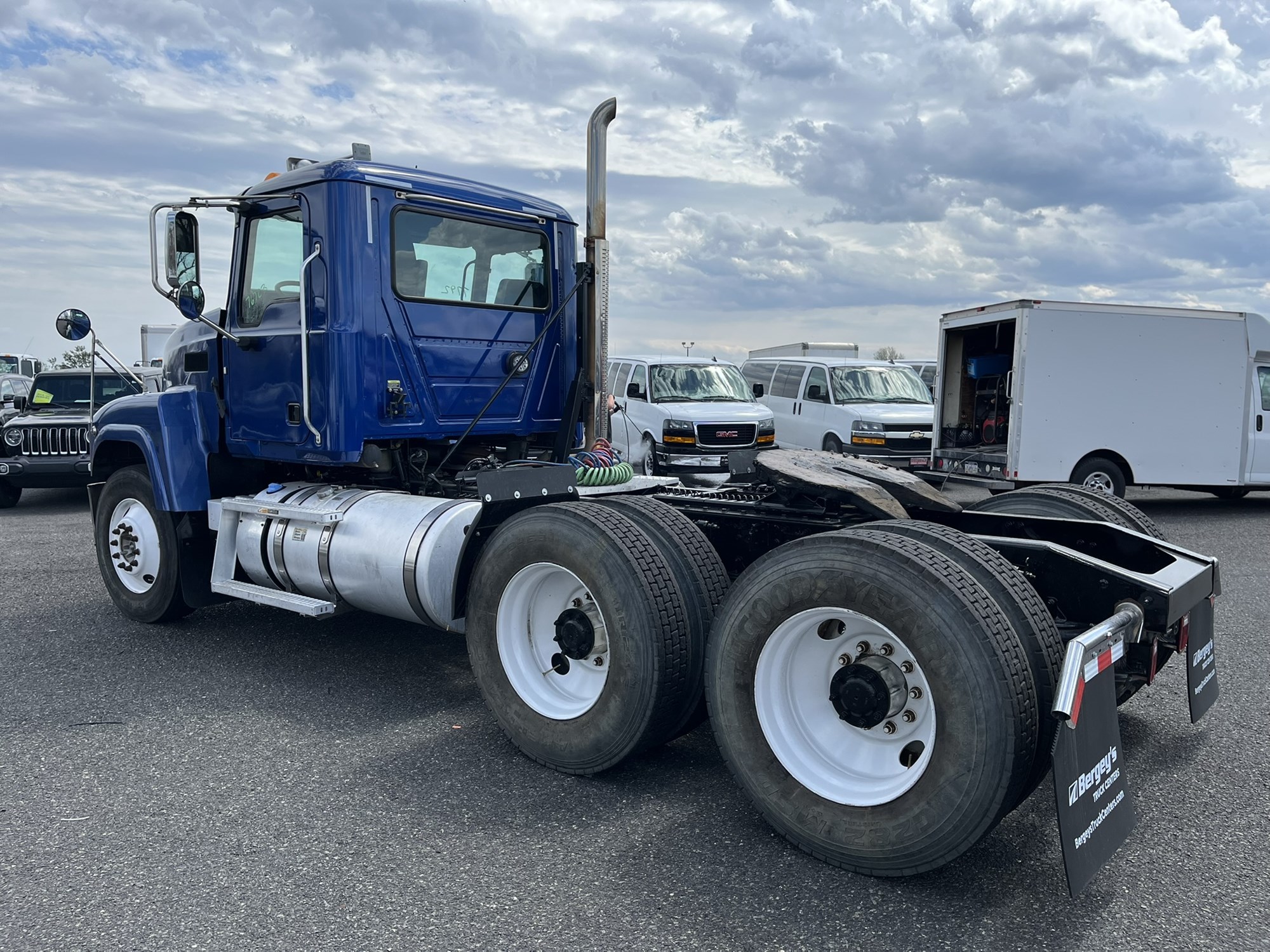 2017 MACK CHU613 - image 4 of 6