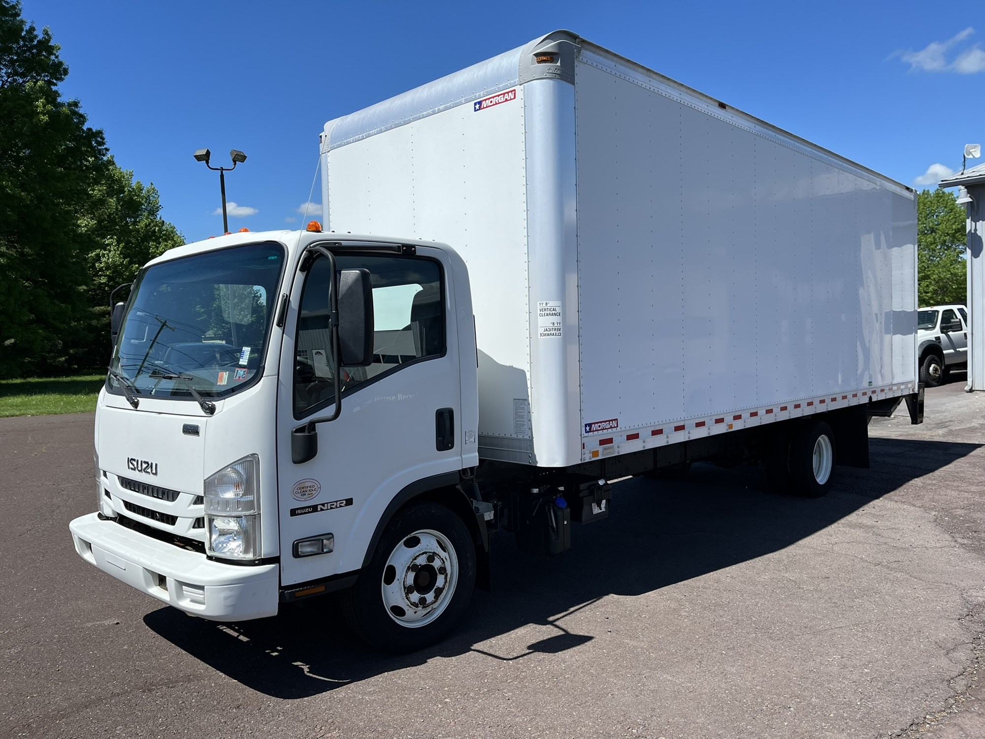 2018 ISUZU NRR REG CAB - image 1 of 6