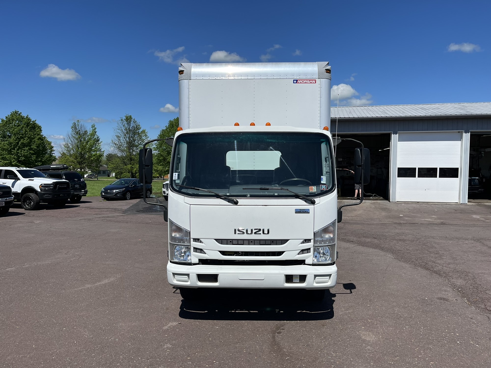 2018 ISUZU NRR REG CAB - image 2 of 6