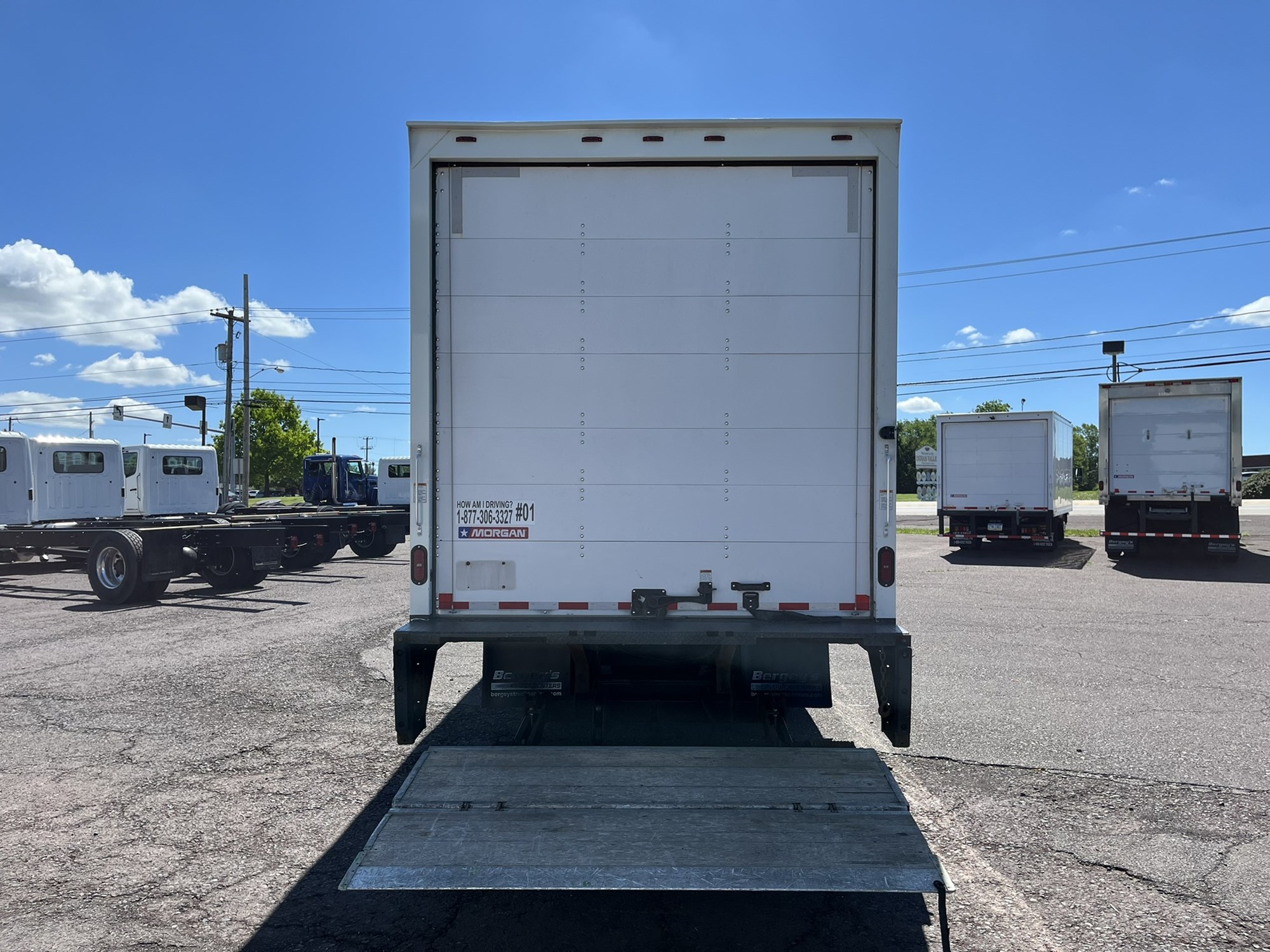 2018 ISUZU NRR REG CAB - image 5 of 6