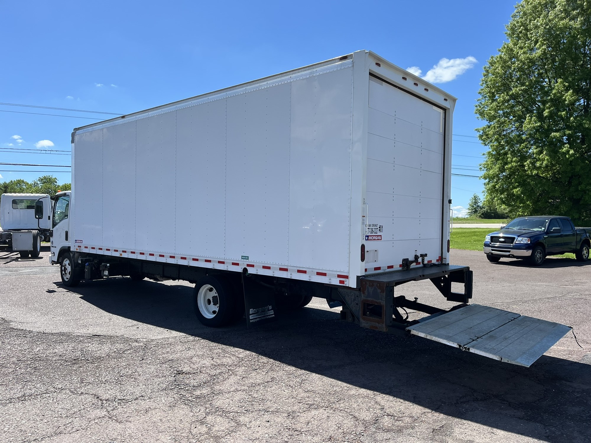 2018 ISUZU NRR REG CAB - image 6 of 6