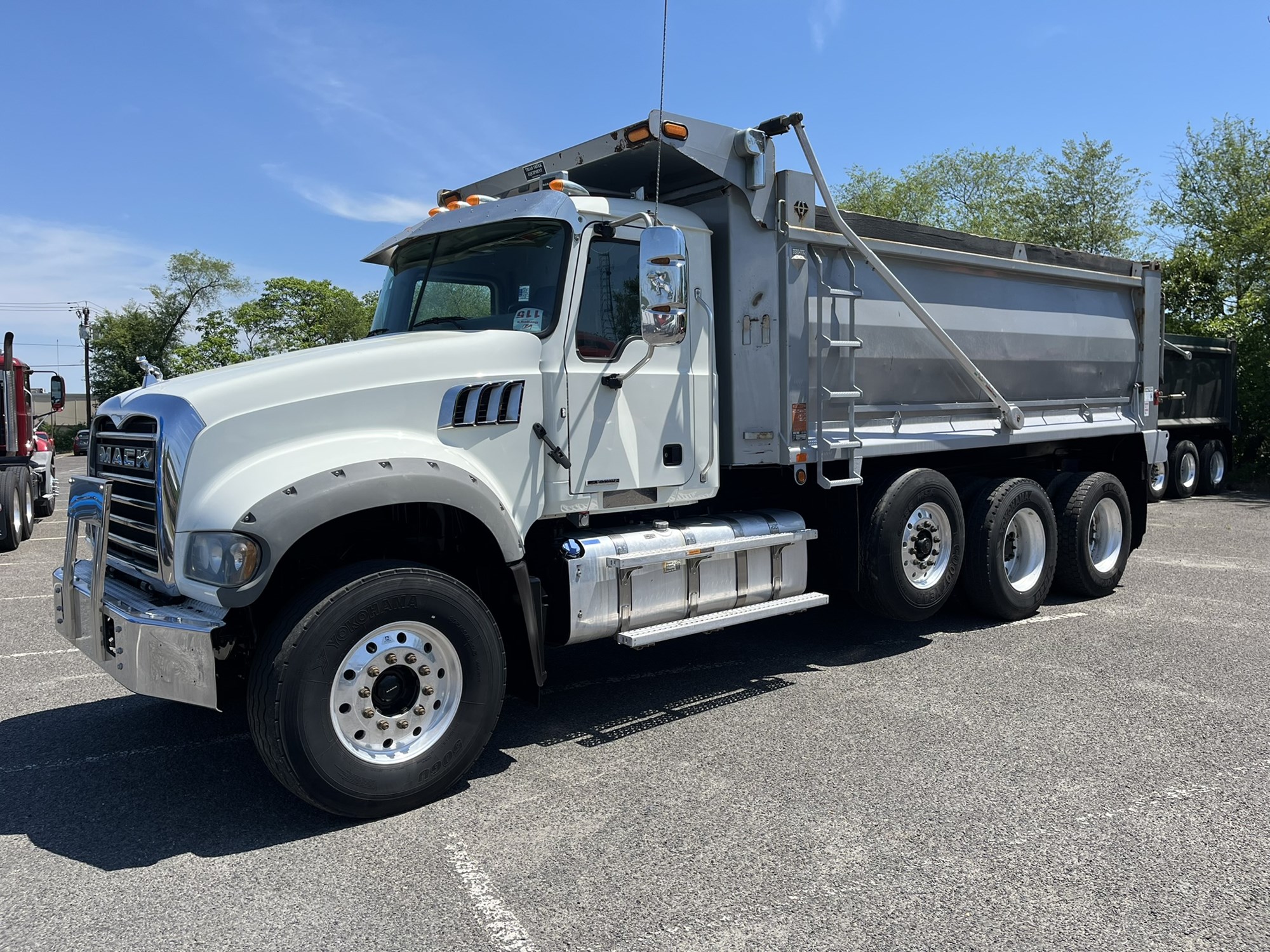 2020 MACK GRANITE - image 1 of 6