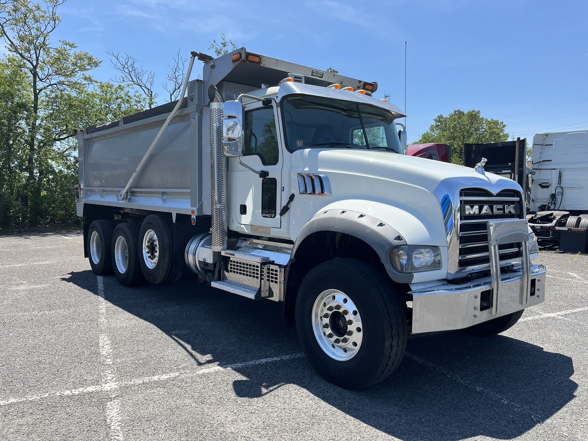 2020 MACK GRANITE - image 2 of 6