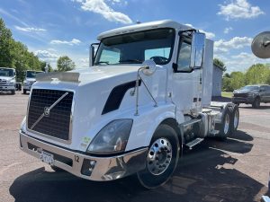 2011 VOLVO VNL 1082377-01