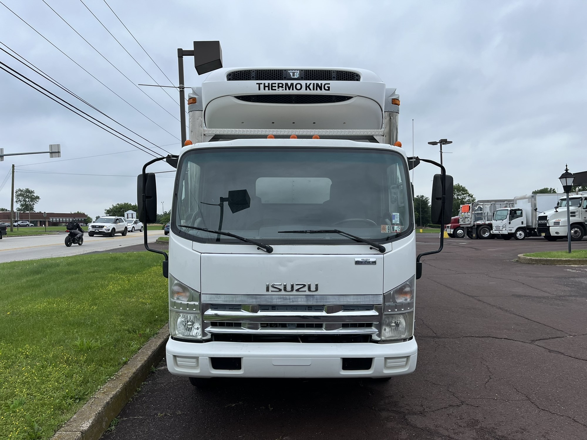 2010 ISUZU NPR 1000031-02 2010 ISUZU NPR 1000031-02