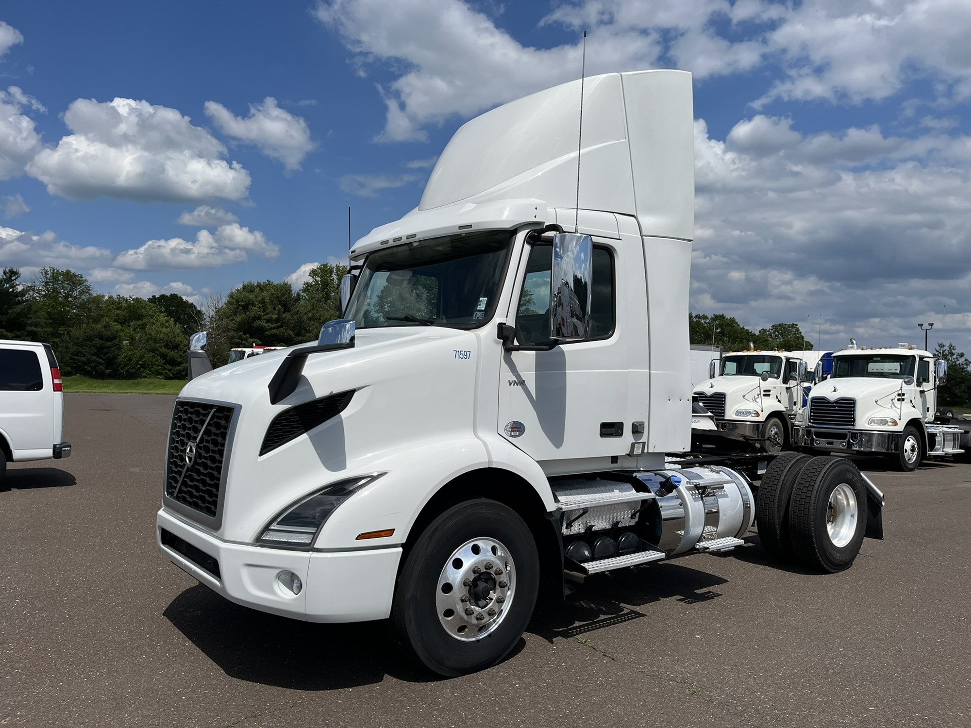 2021 VOLVO VNR42T300 1000118-01 2021 VOLVO VNR42T300 1000118-01