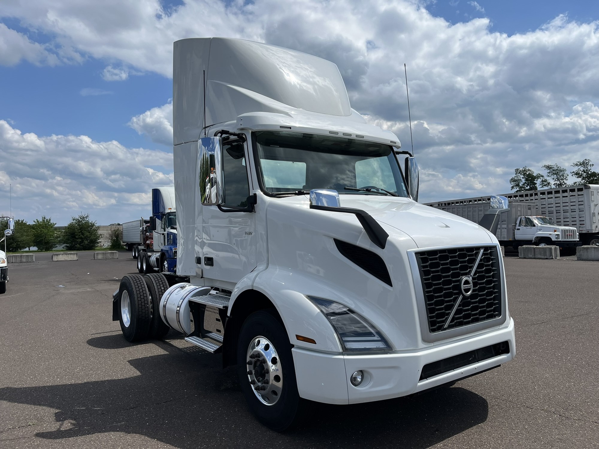 2021 VOLVO VNR42T300 1000118-03 2021 VOLVO VNR42T300 1000118-03