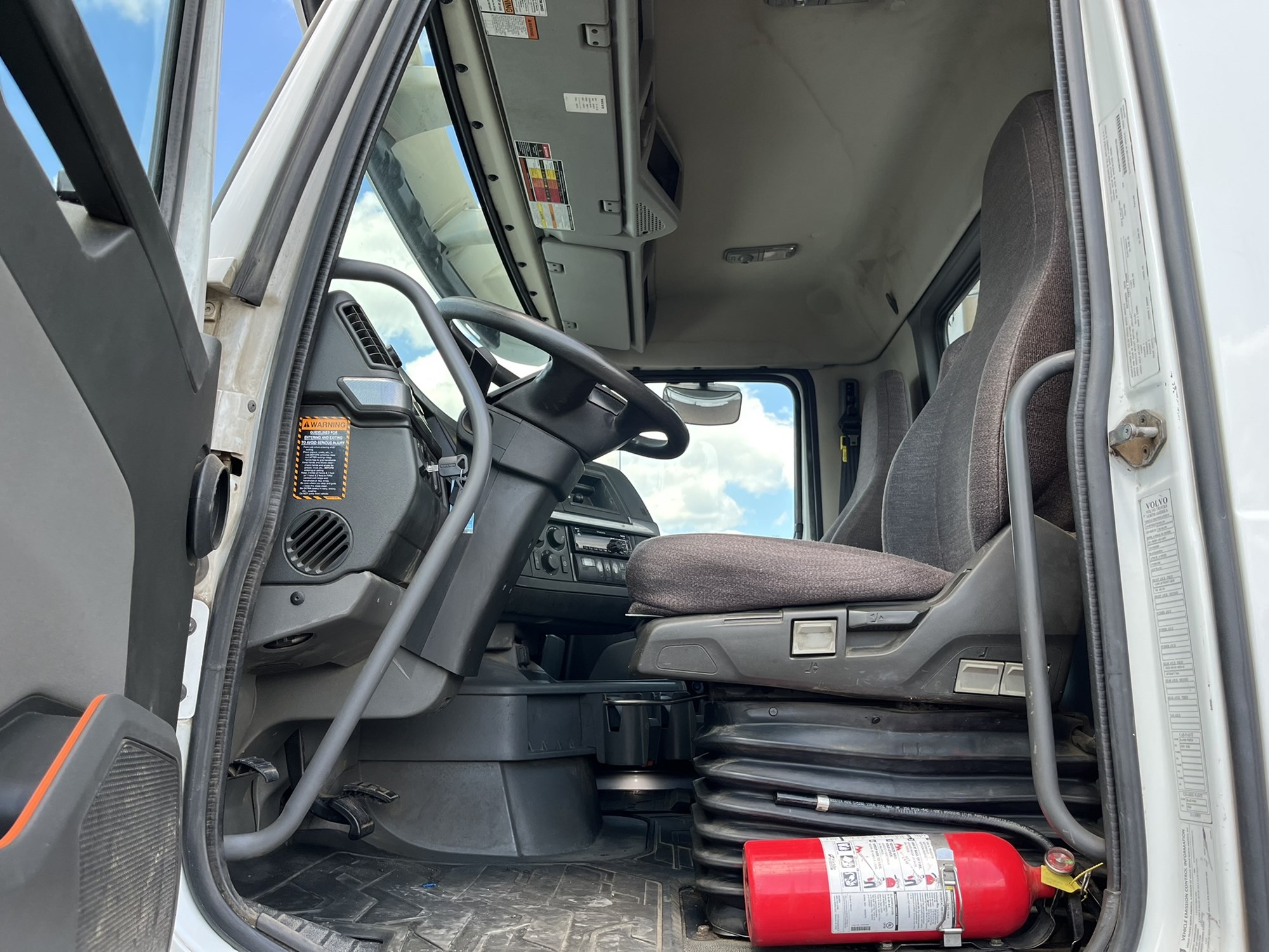 2021 VOLVO VNR42T300 1000118-07 2021 VOLVO VNR42T300 1000118-07