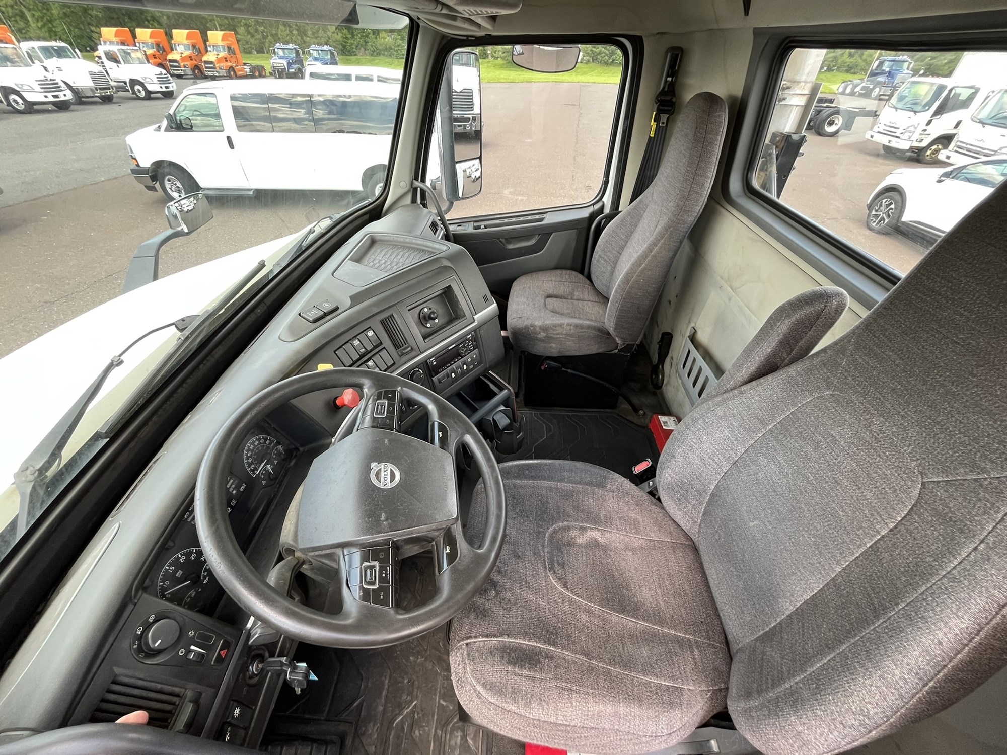 2021 VOLVO VNR42T300 1000118-10 2021 VOLVO VNR42T300 1000118-10